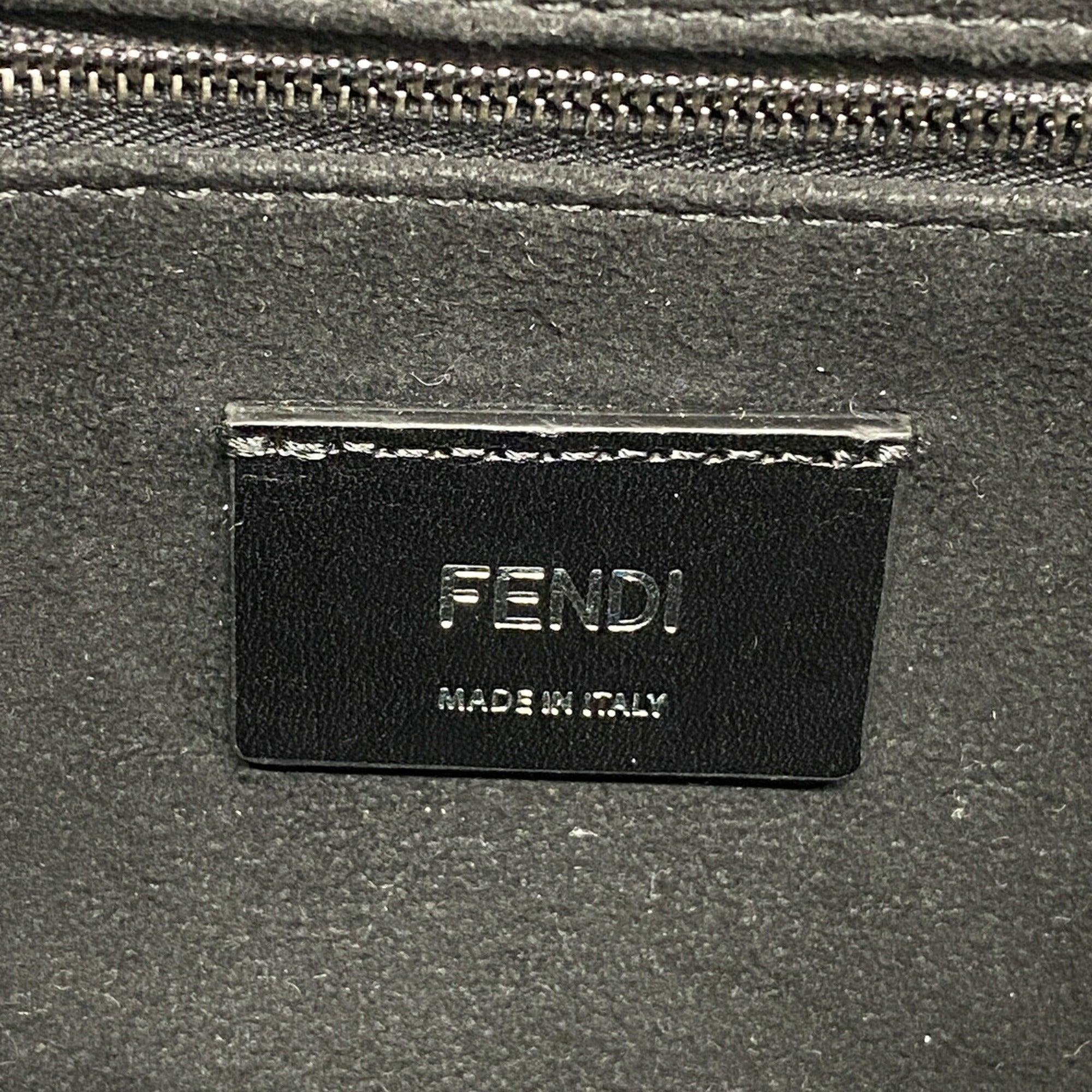 Fendi Gray Leather Shoulder Bag (Pre-Owned)