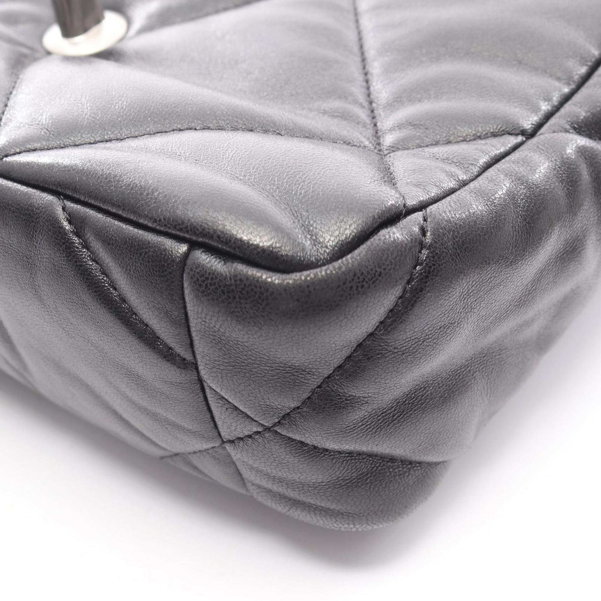 Chanel Black Leather Shoulder Bag (Pre-Owned)