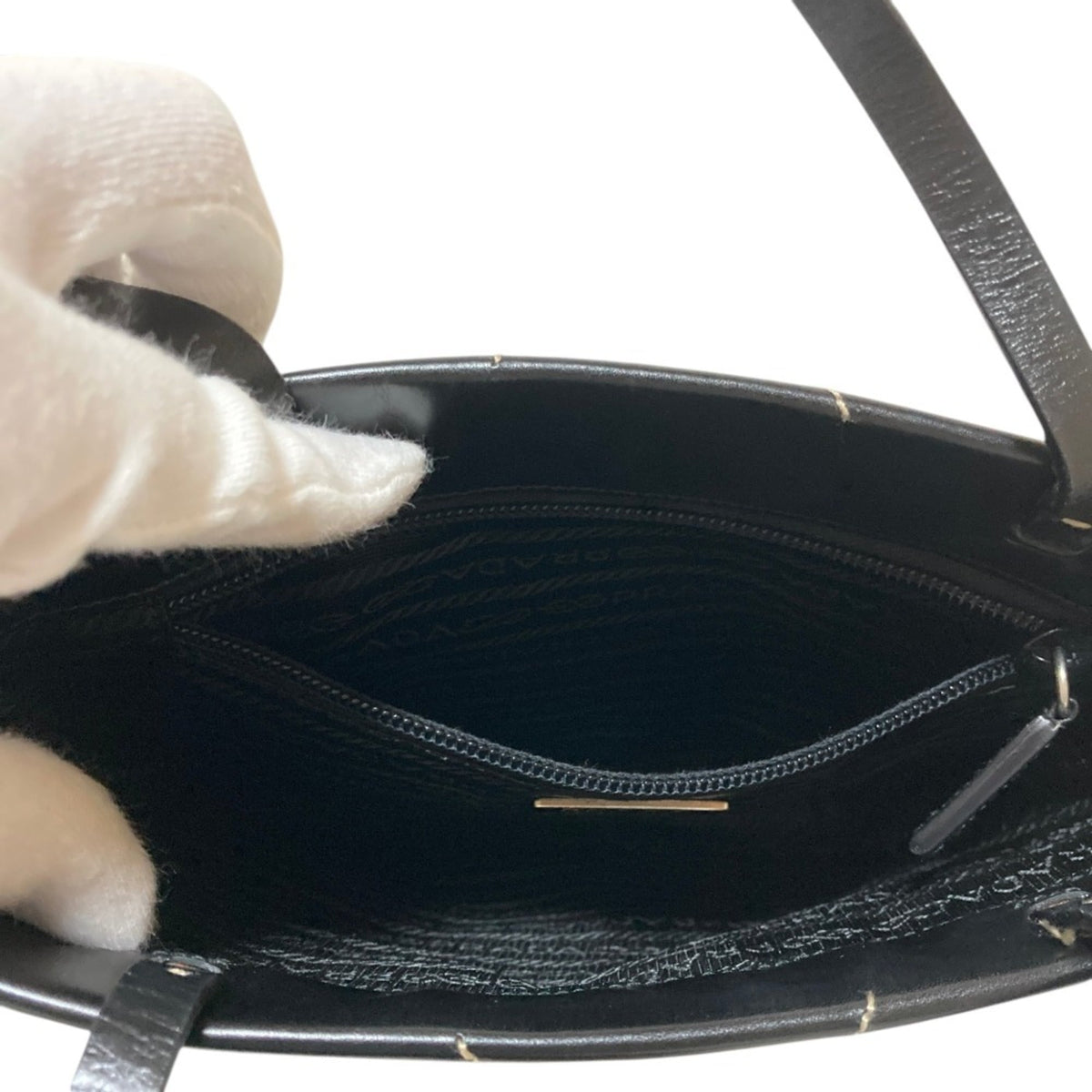 Prada Black Handbag (Pre-Owned)
