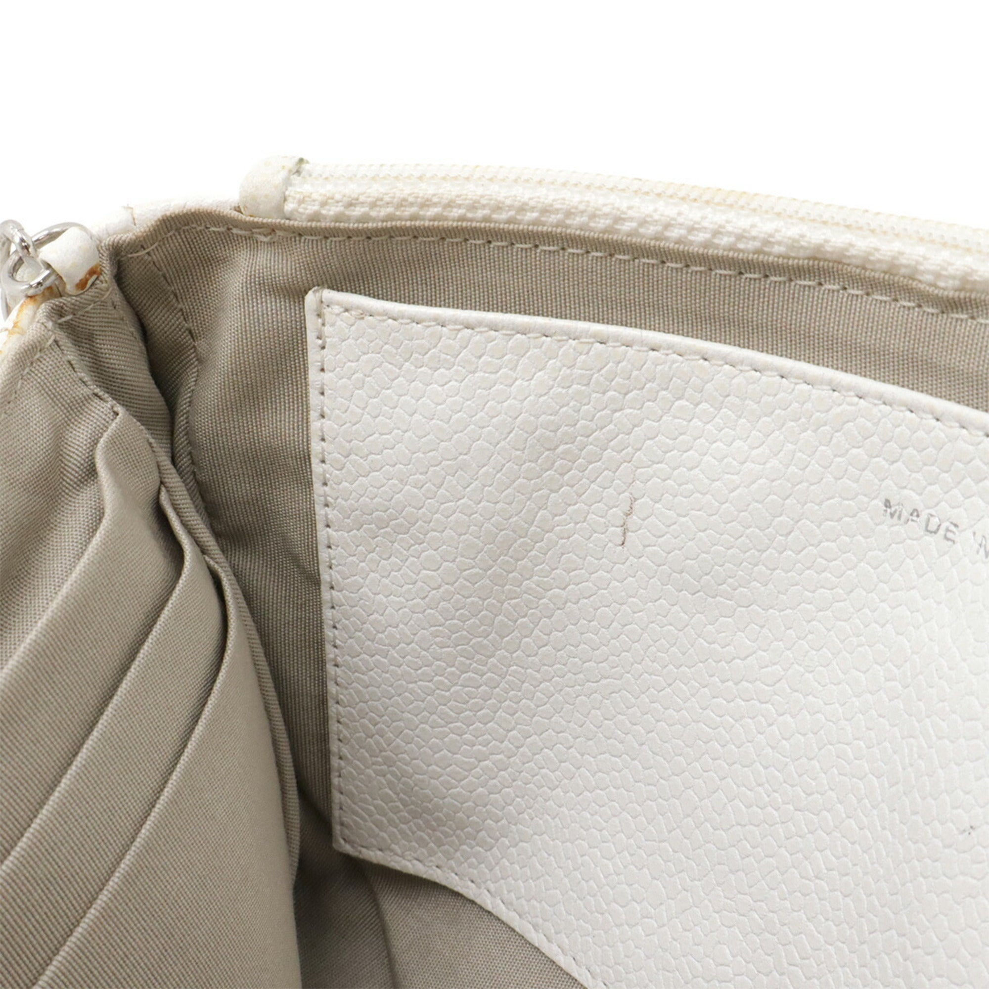 Chanel White Grained Calfskin Pochette Shoulder Bag (Pre-Owned)