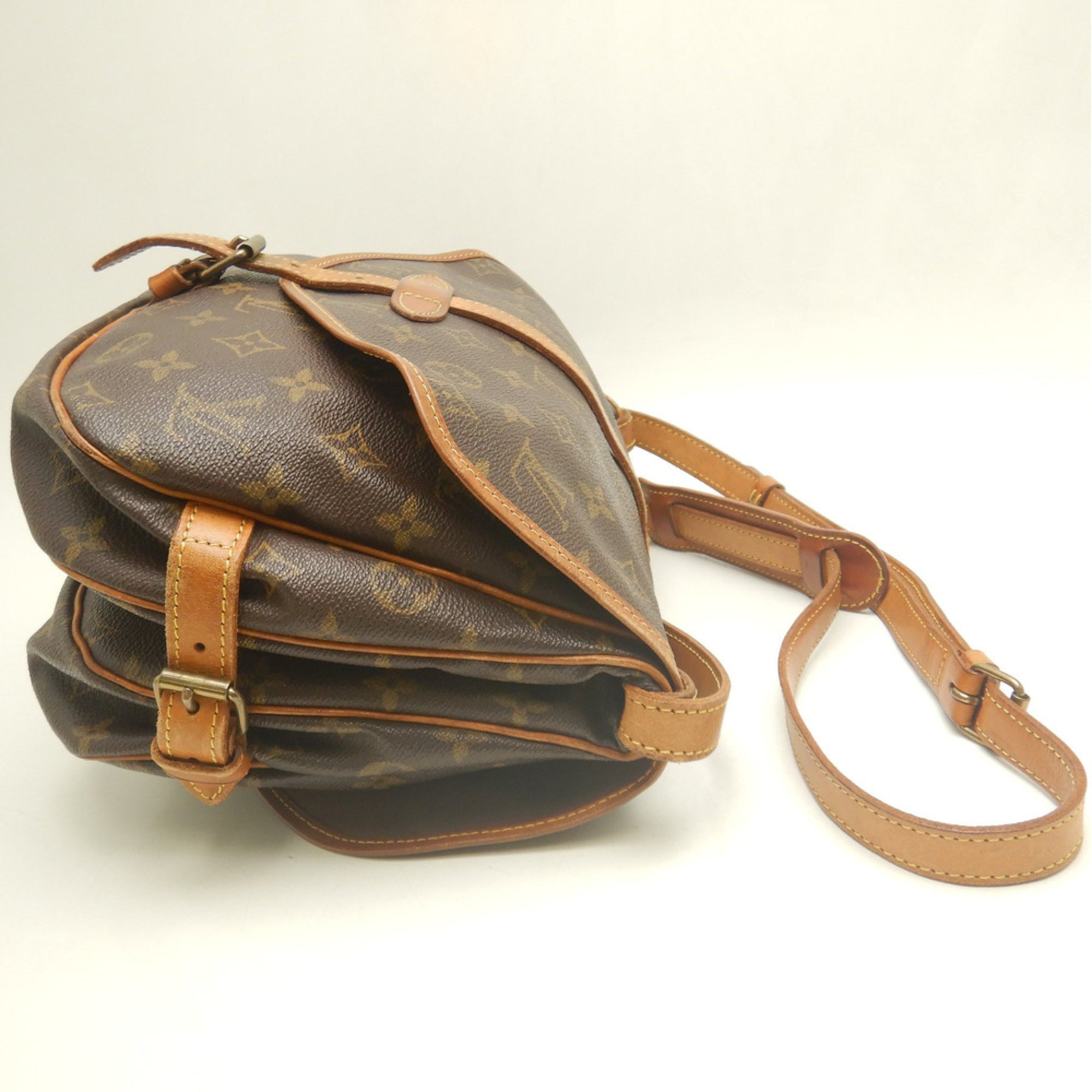 Louis Vuitton Brown Monogram Canvas Shoulder Bag (Pre-Owned)