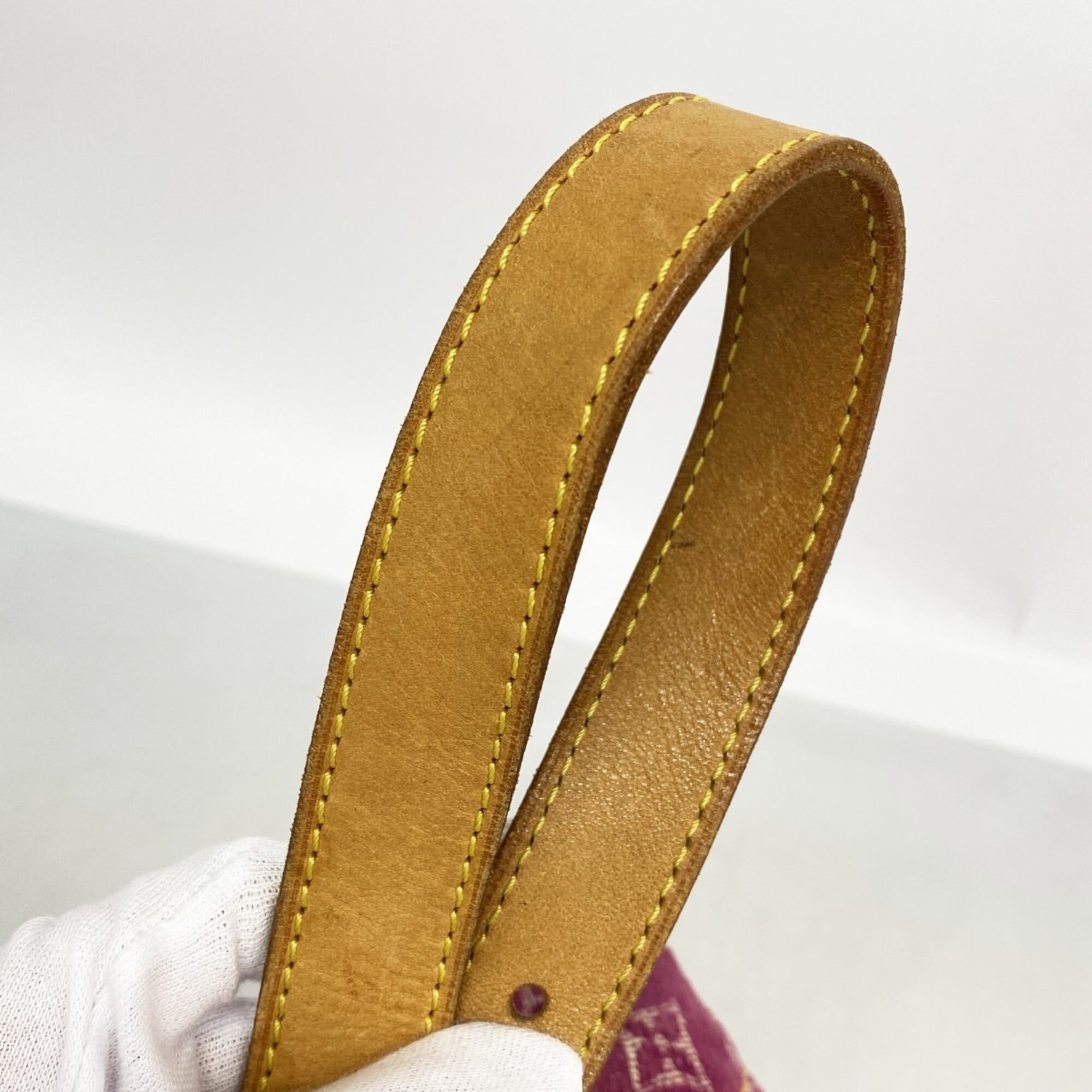 Louis Vuitton Fuchsia Shoulder Bag (Pre-Owned)