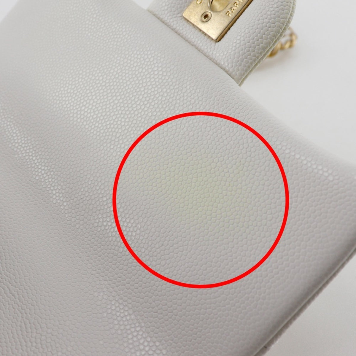 Chanel White Grained Calfskin Shoulder Bag (Pre-Owned)