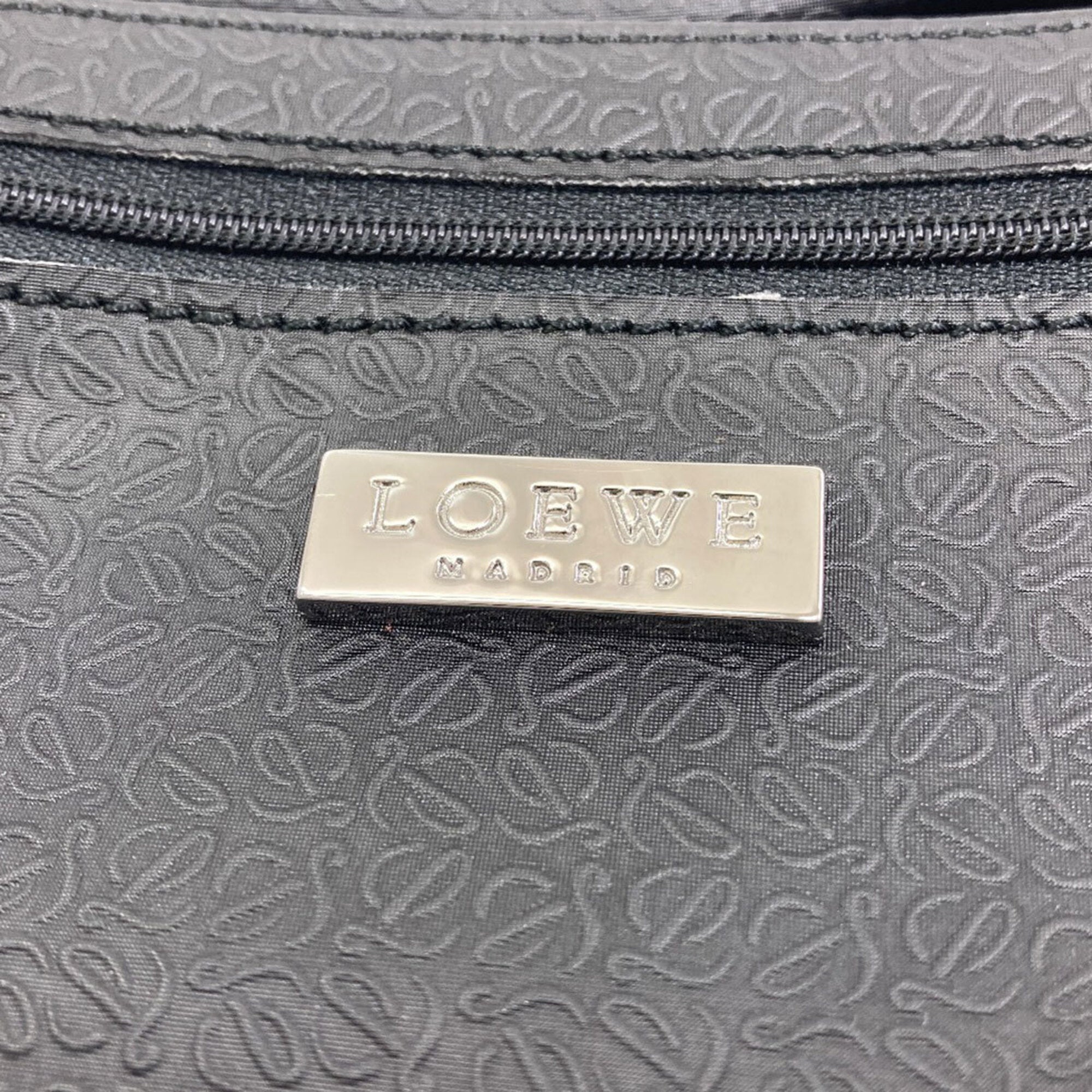 Loewe Black Leather Shoulder Bag (Pre-Owned)