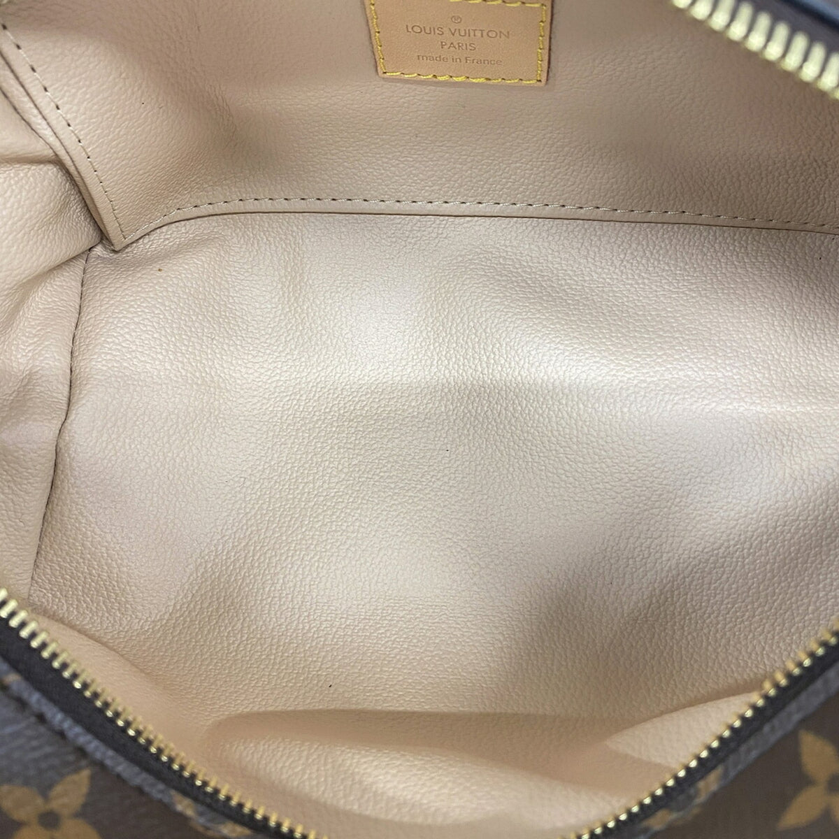Louis Vuitton Brown Clutch Bag (Pre-Owned)