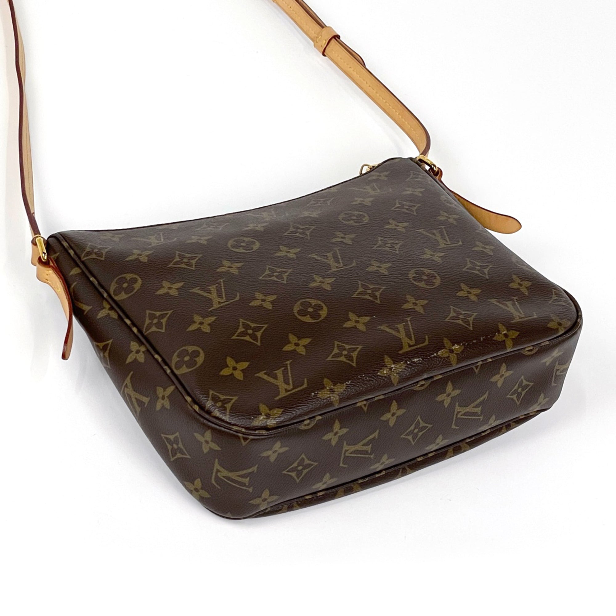 Louis Vuitton Brown Monogram Monogram Shoulder Bag (Pre-Owned)
