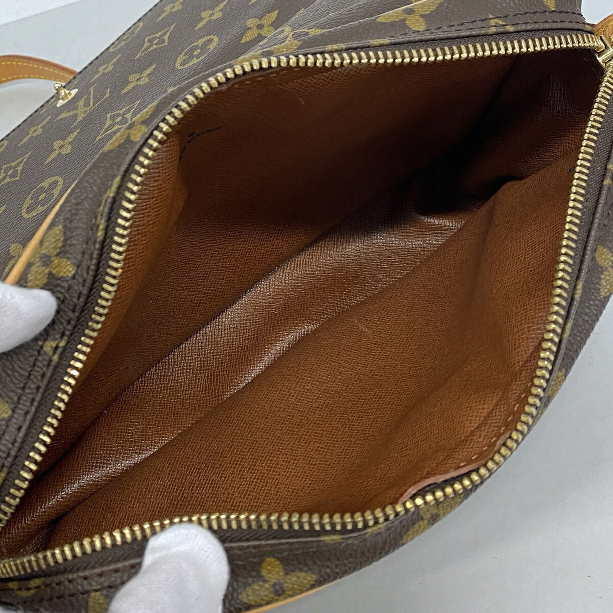 Louis Vuitton Brown Shoulder Bag (Pre-Owned)