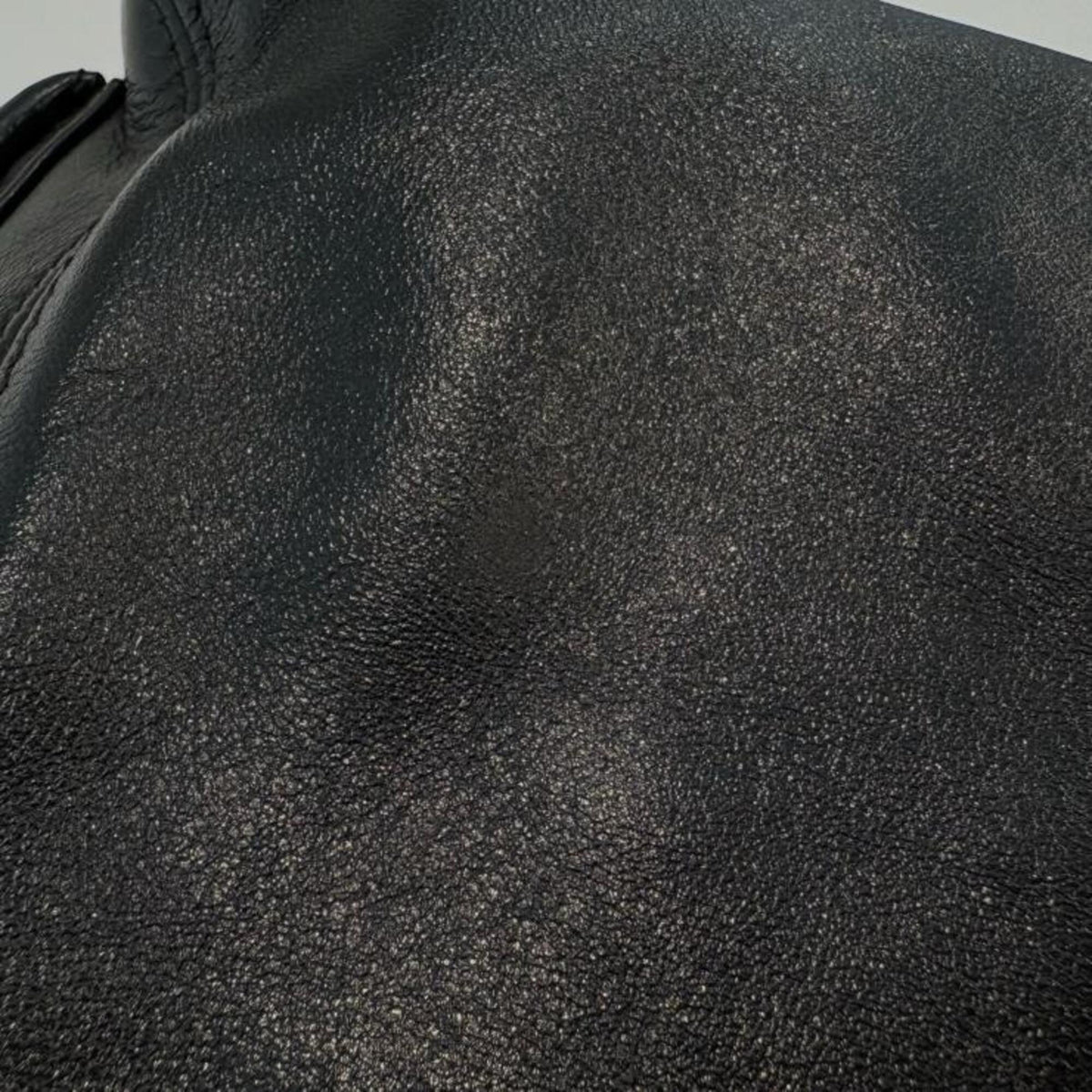 Louis Vuitton Noir Leather Shoulder Bag (Pre-Owned)