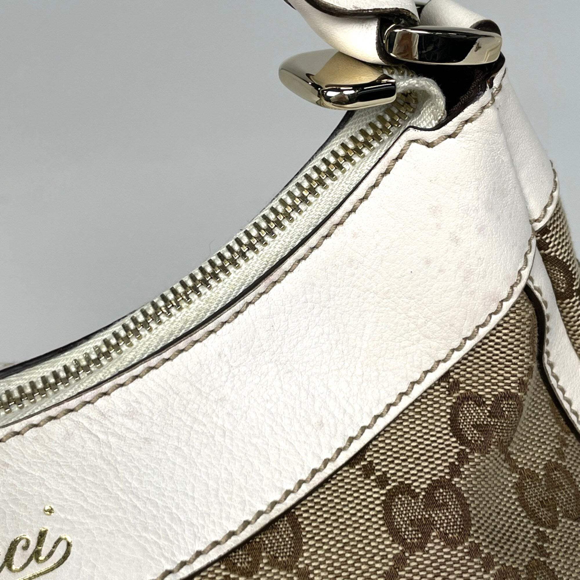 Gucci Beige White Gg Canvas Shoulder Bag (Pre-Owned)