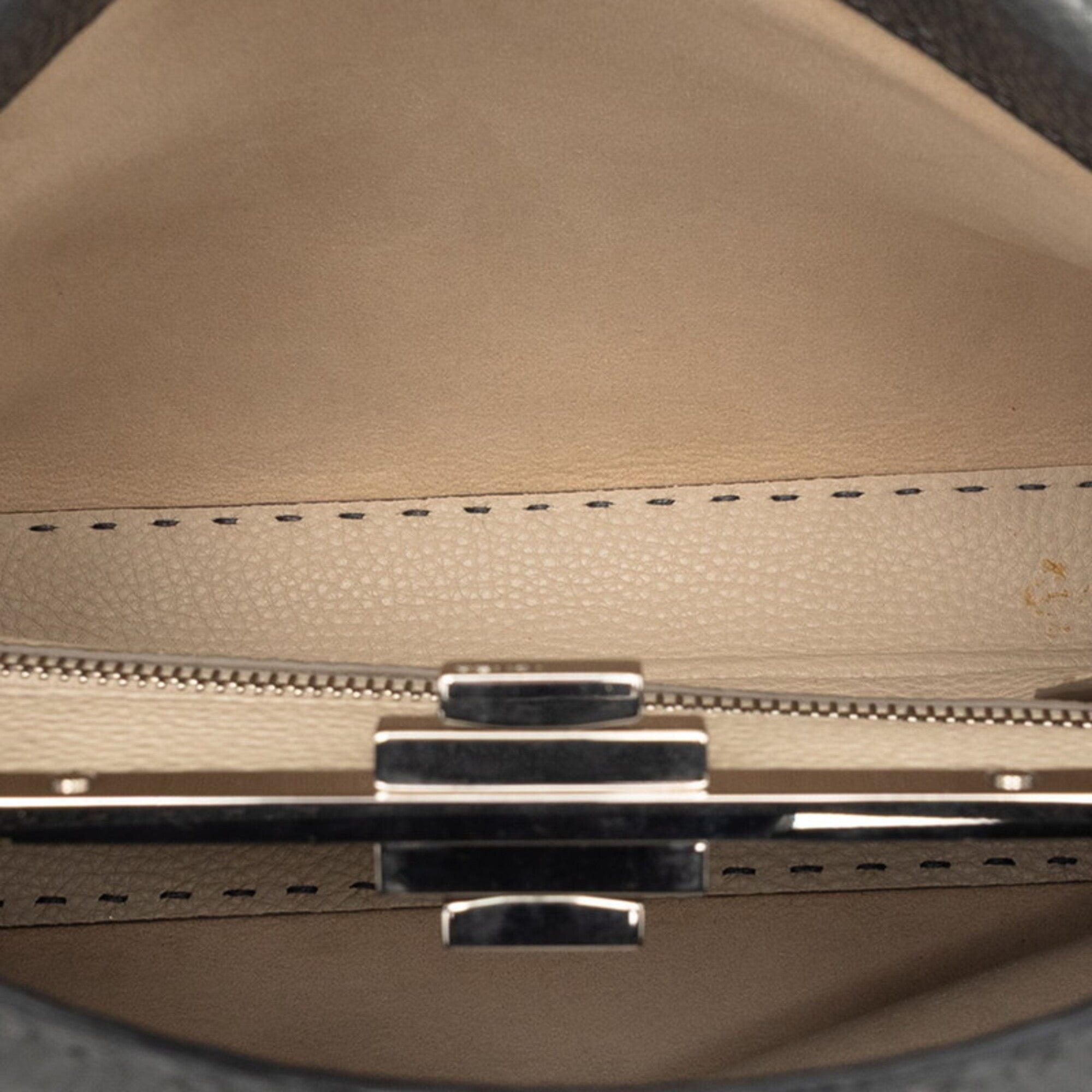 Fendi Selleria Gray Leather Handbag (Pre-Owned)