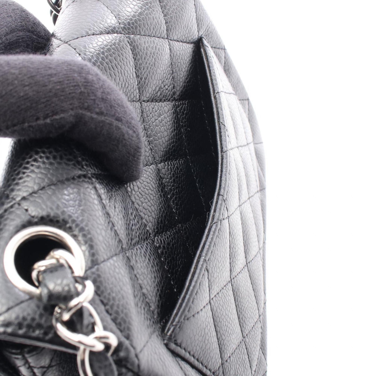 Chanel Black Leather Shoulder Bag (Pre-Owned)