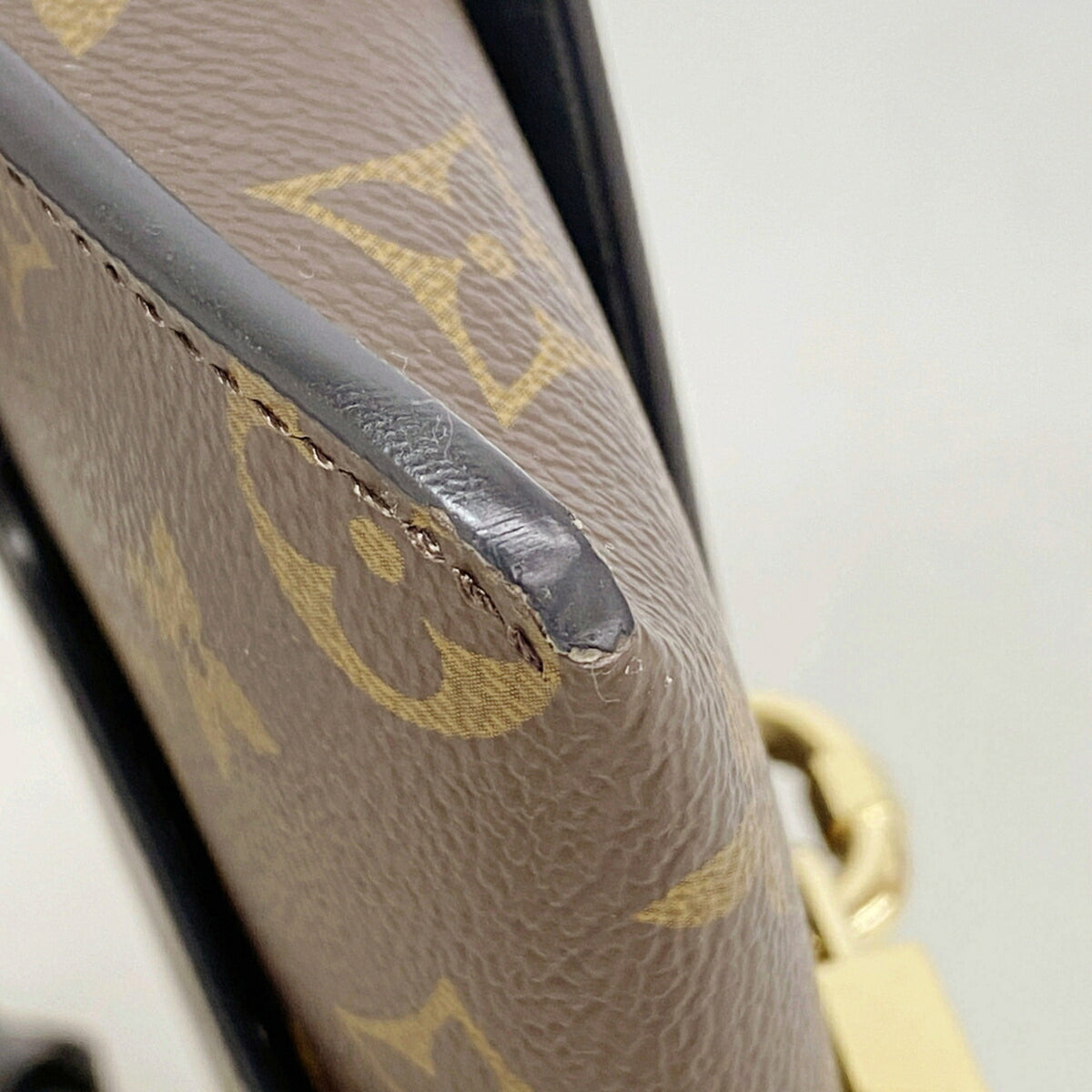 Louis Vuitton Noir Shoulder Bag (Pre-Owned)