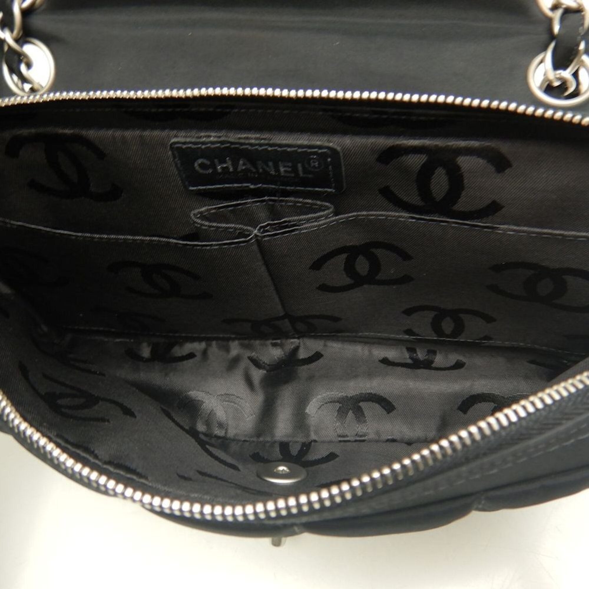 Chanel Chocolate Bar Black Nylon Canvas Shoulder Bag (Pre-Owned)