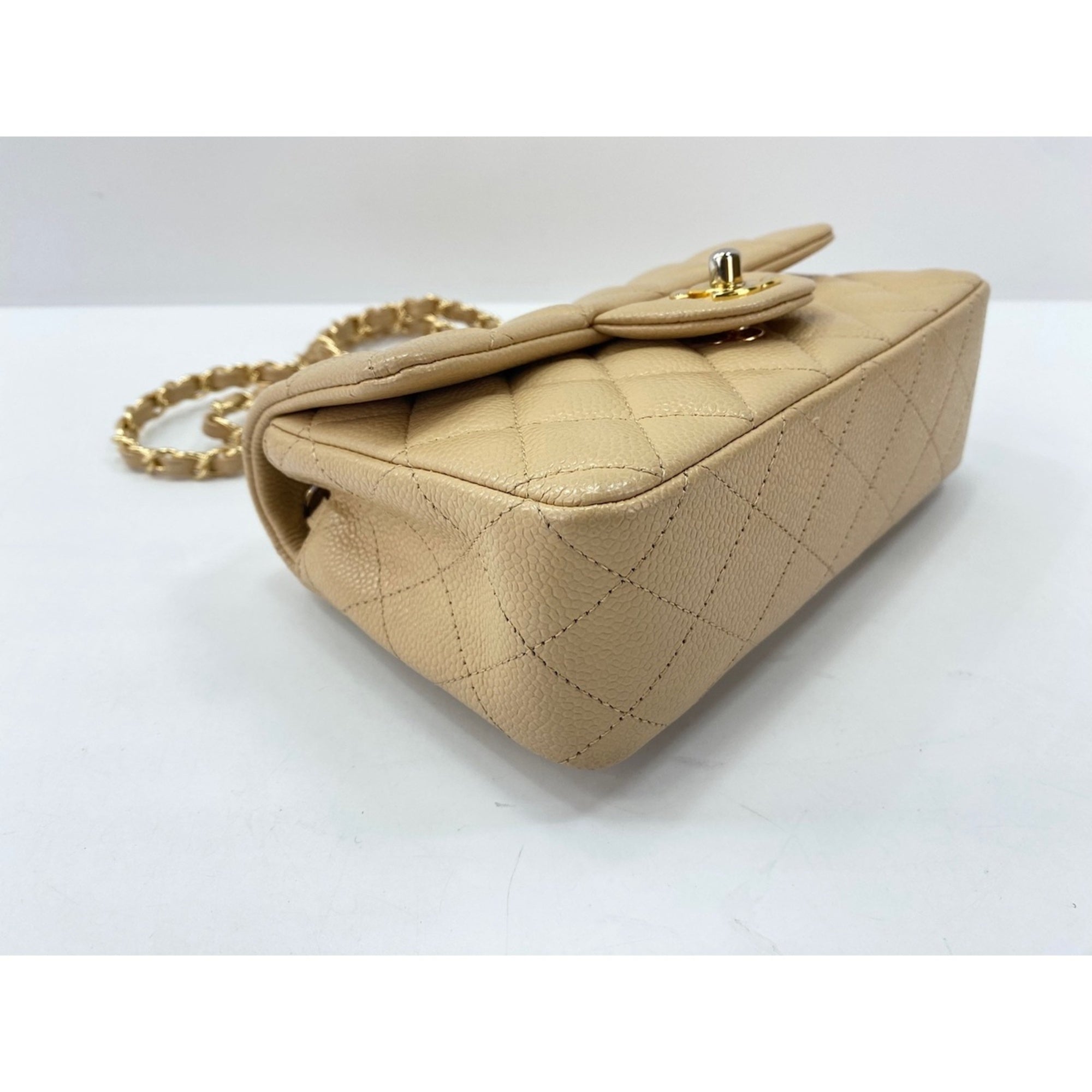 Chanel Beige Shoulder Bag (Pre-Owned)
