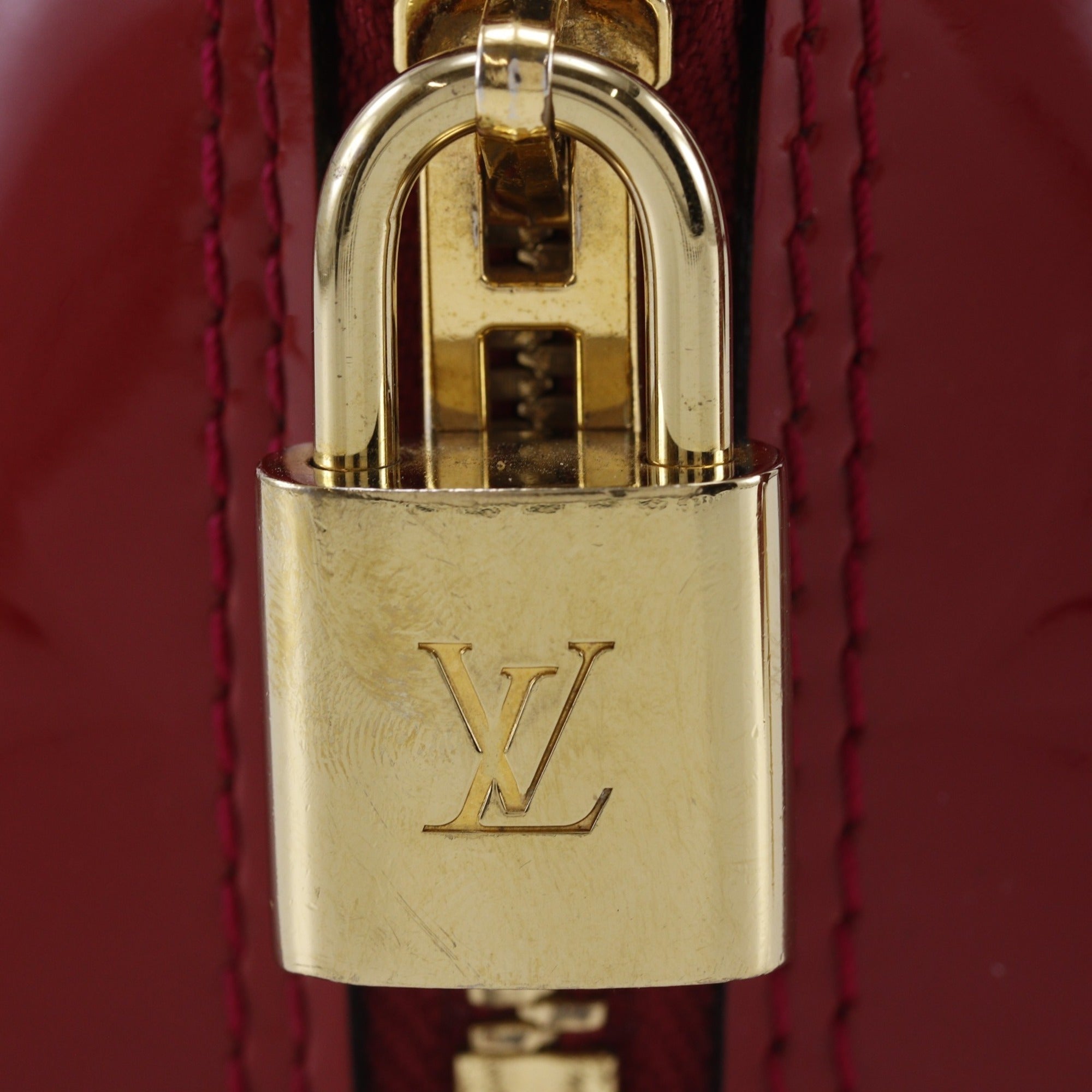 Louis Vuitton Pomme D'amour Red Color Monogram Vernis Handbag (Pre-Owned)