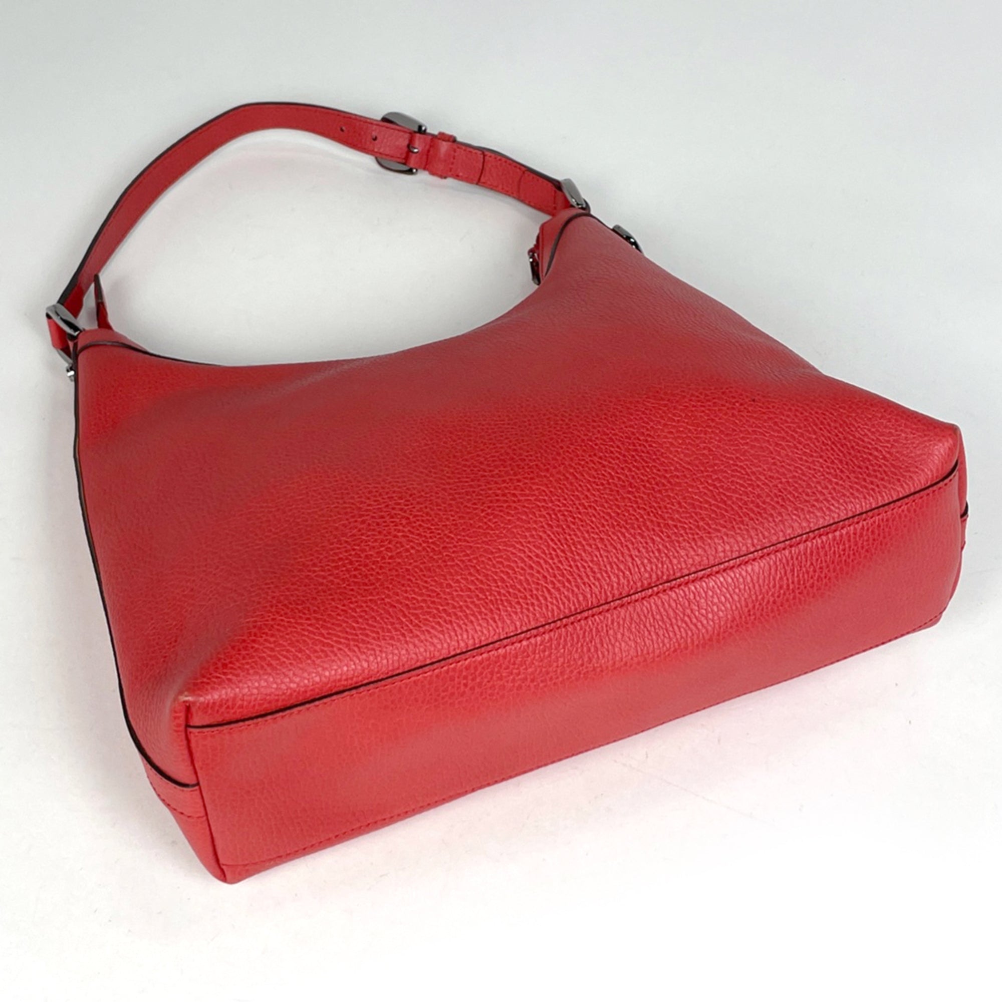 Gucci Red Color Leather Shoulder Bag (Pre-Owned)