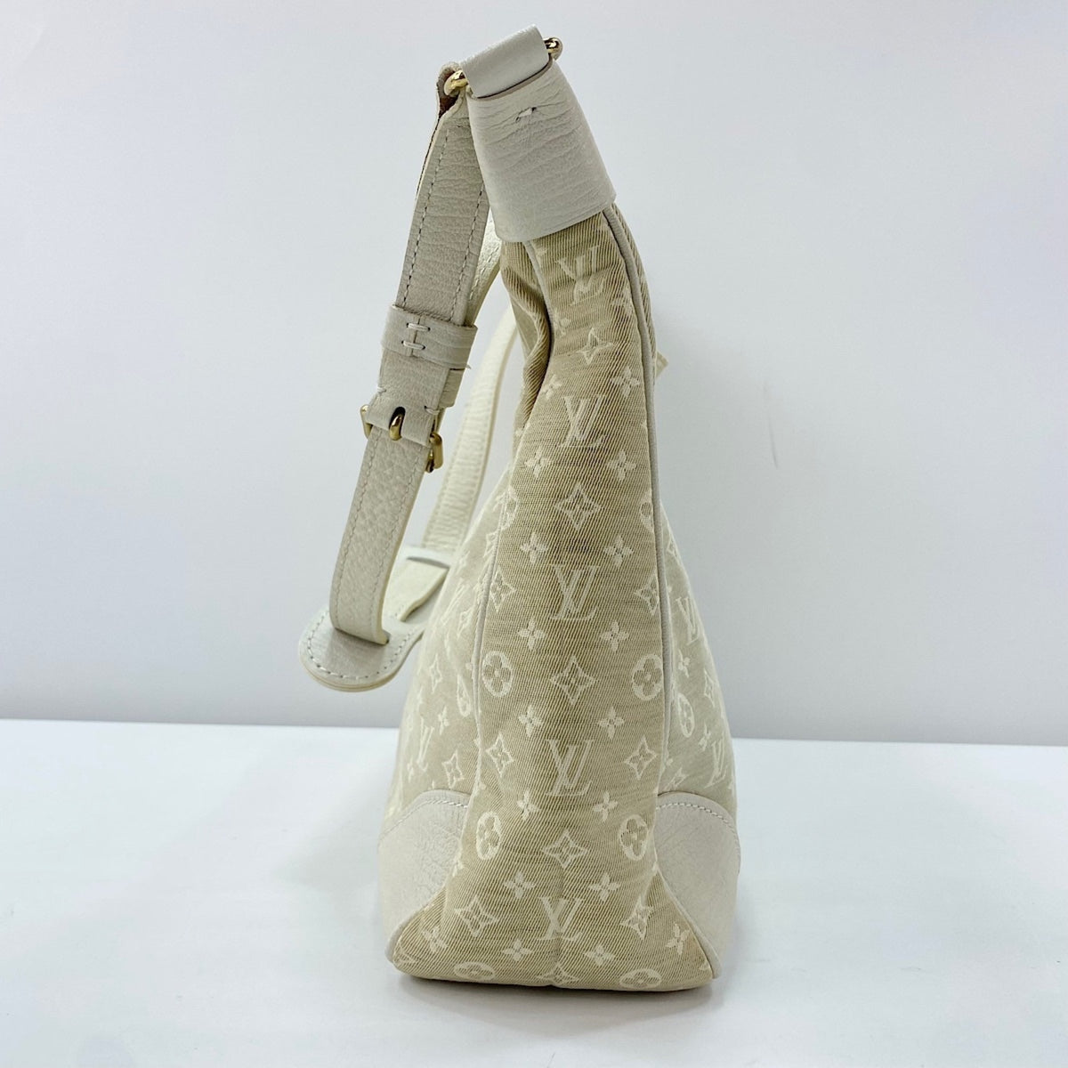 Louis Vuitton Beige Shoulder Bag (Pre-Owned)