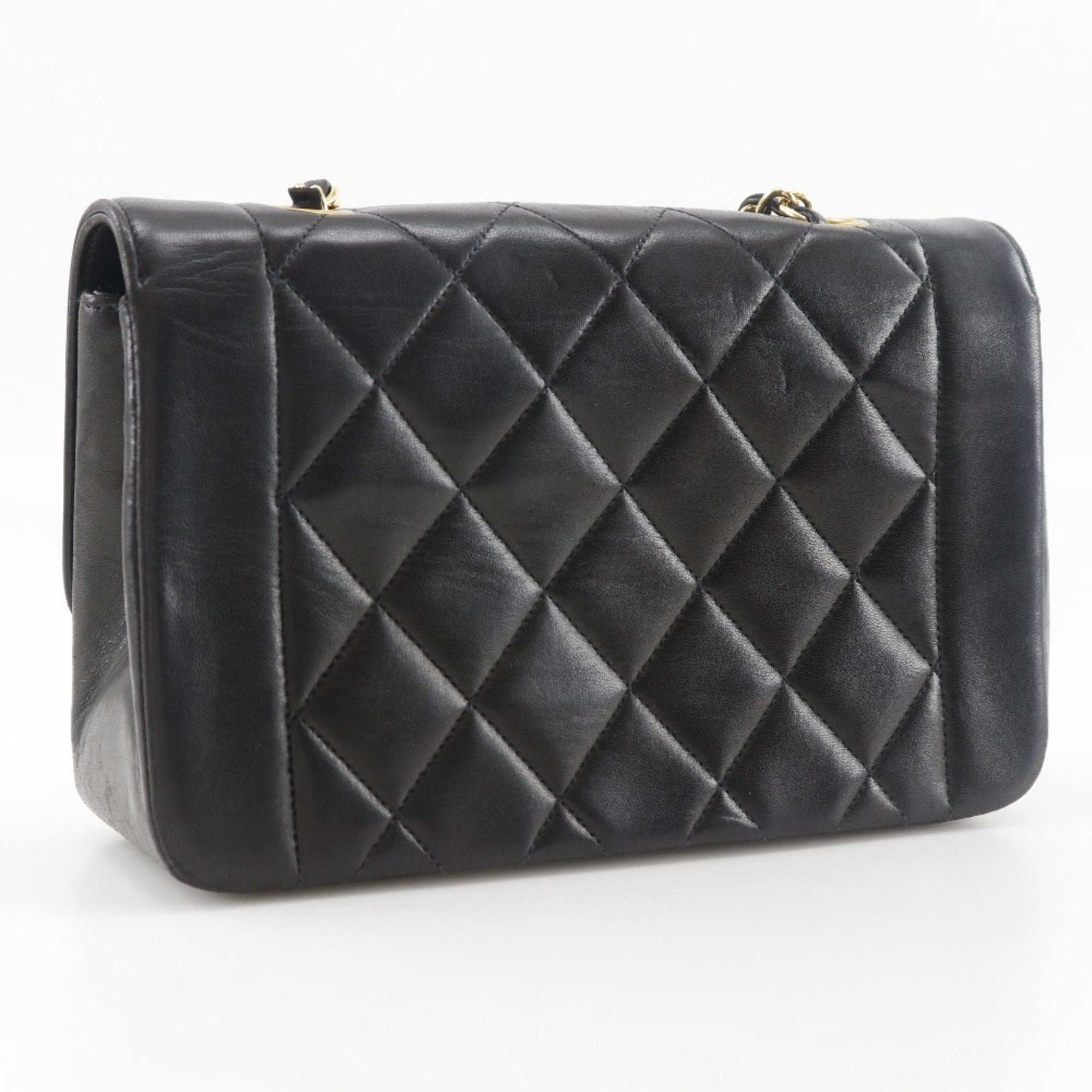 Chanel Matelasse Black Leather Shoulder Bag (Pre-Owned)