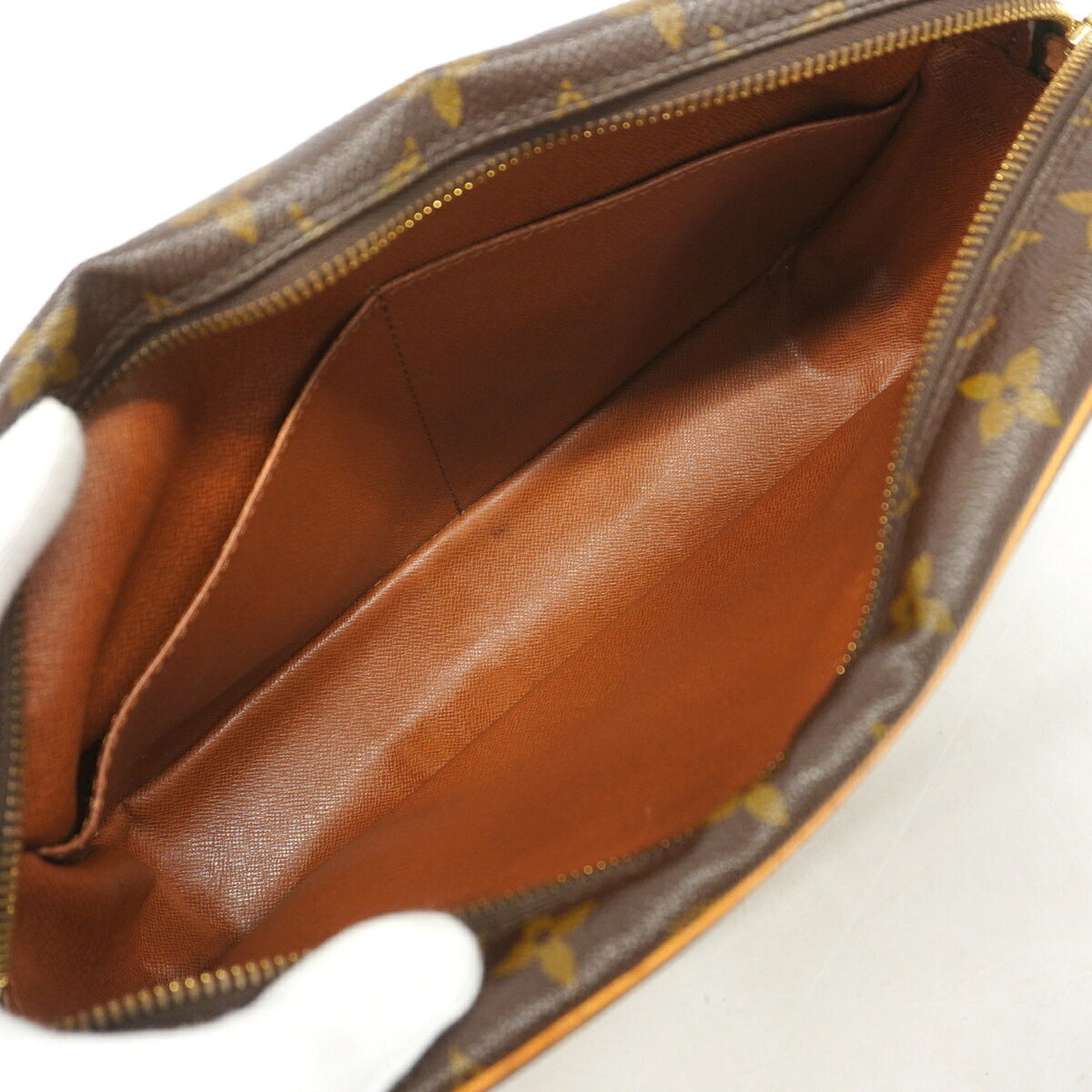Louis Vuitton Brown Clutch Bag (Pre-Owned)