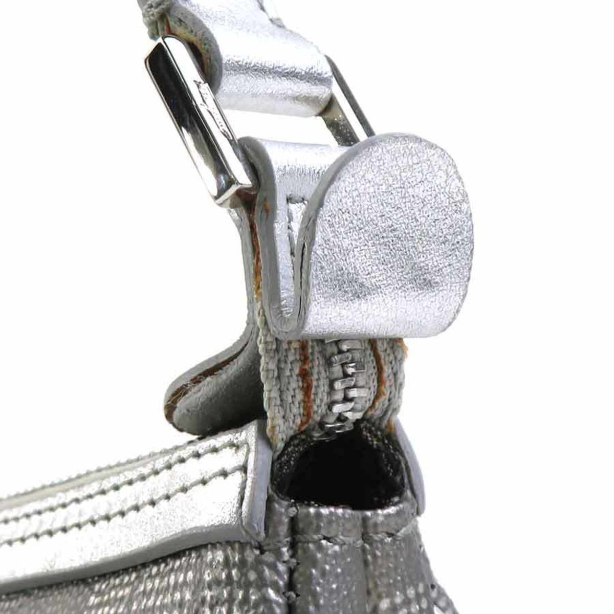 Salvatore Ferragamo Silver Leather Handbag (Pre-Owned)