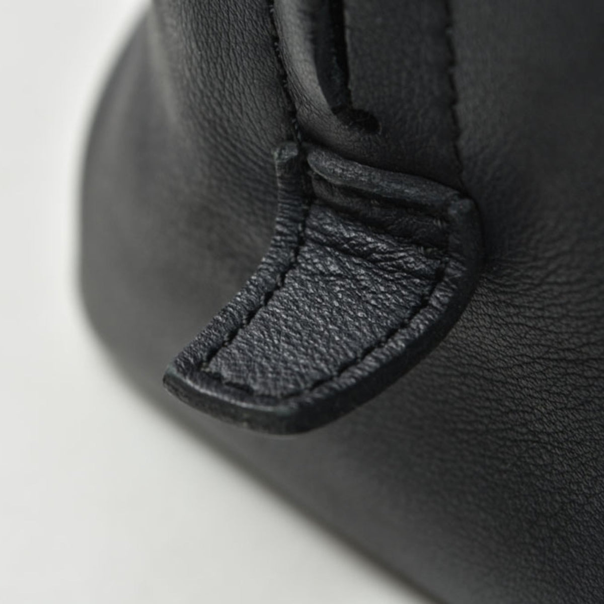 Loewe Black Leather Handbag (Pre-Owned)