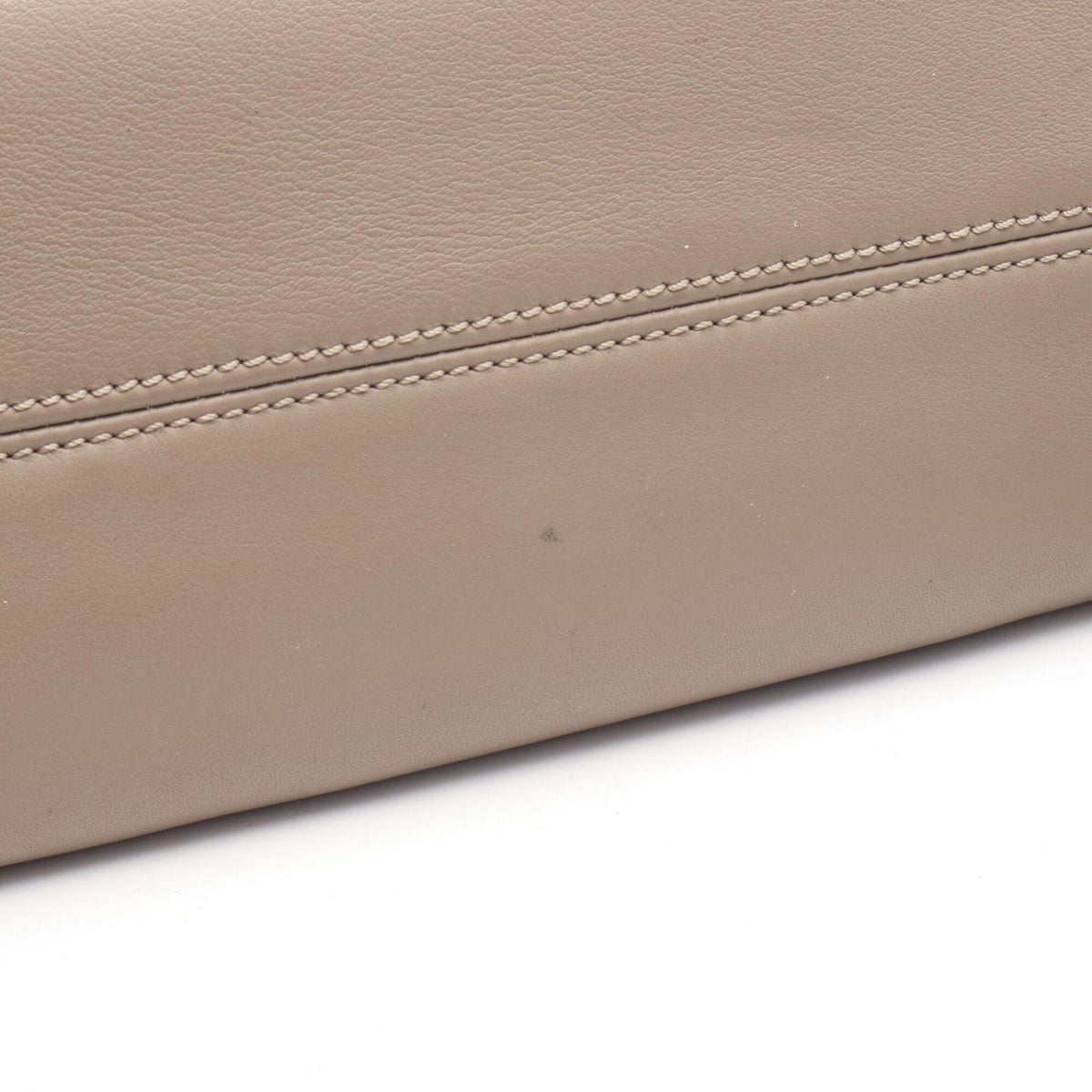 Fendi Beige Leather Handbag (Pre-Owned)