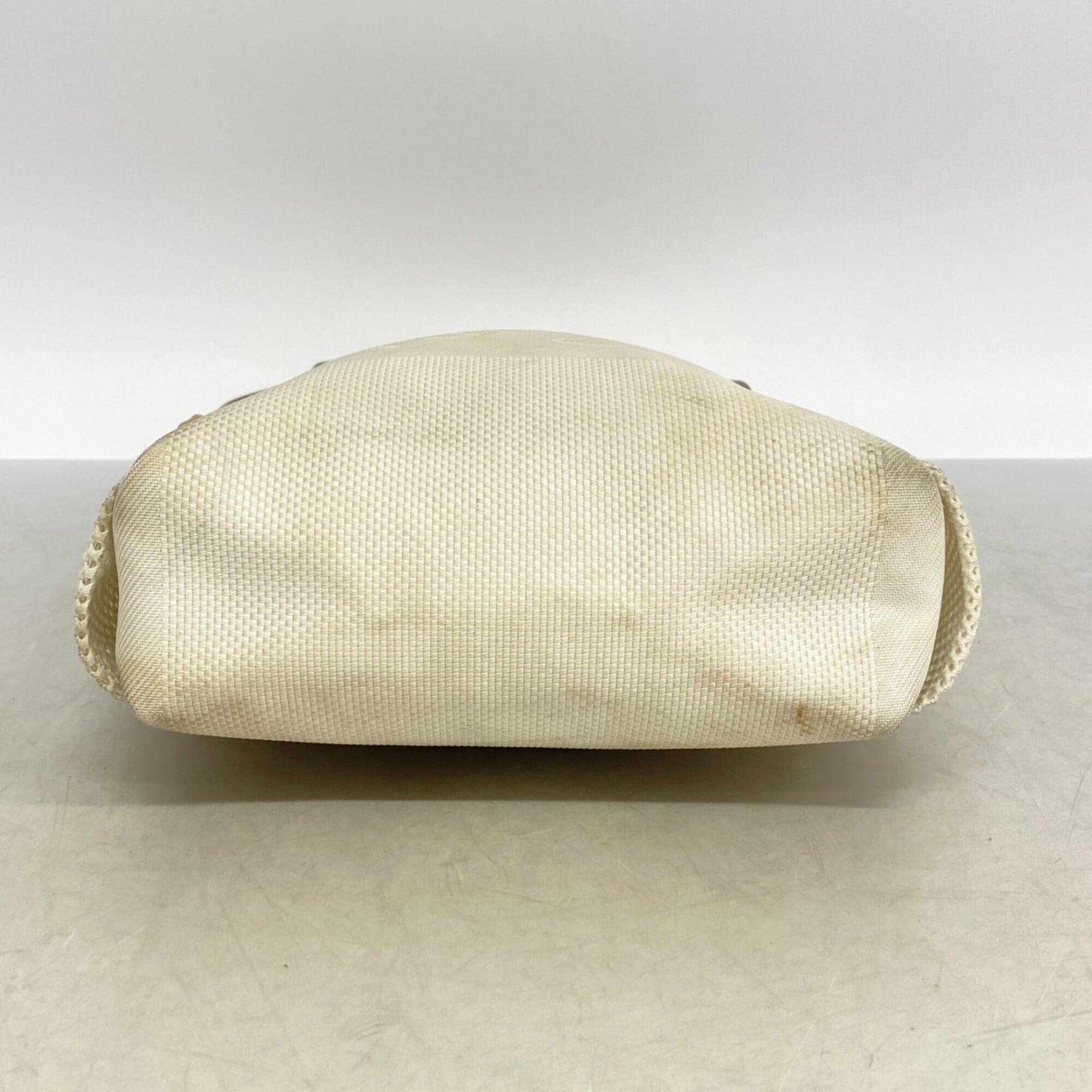 Louis Vuitton White Shoulder Bag (Pre-Owned)