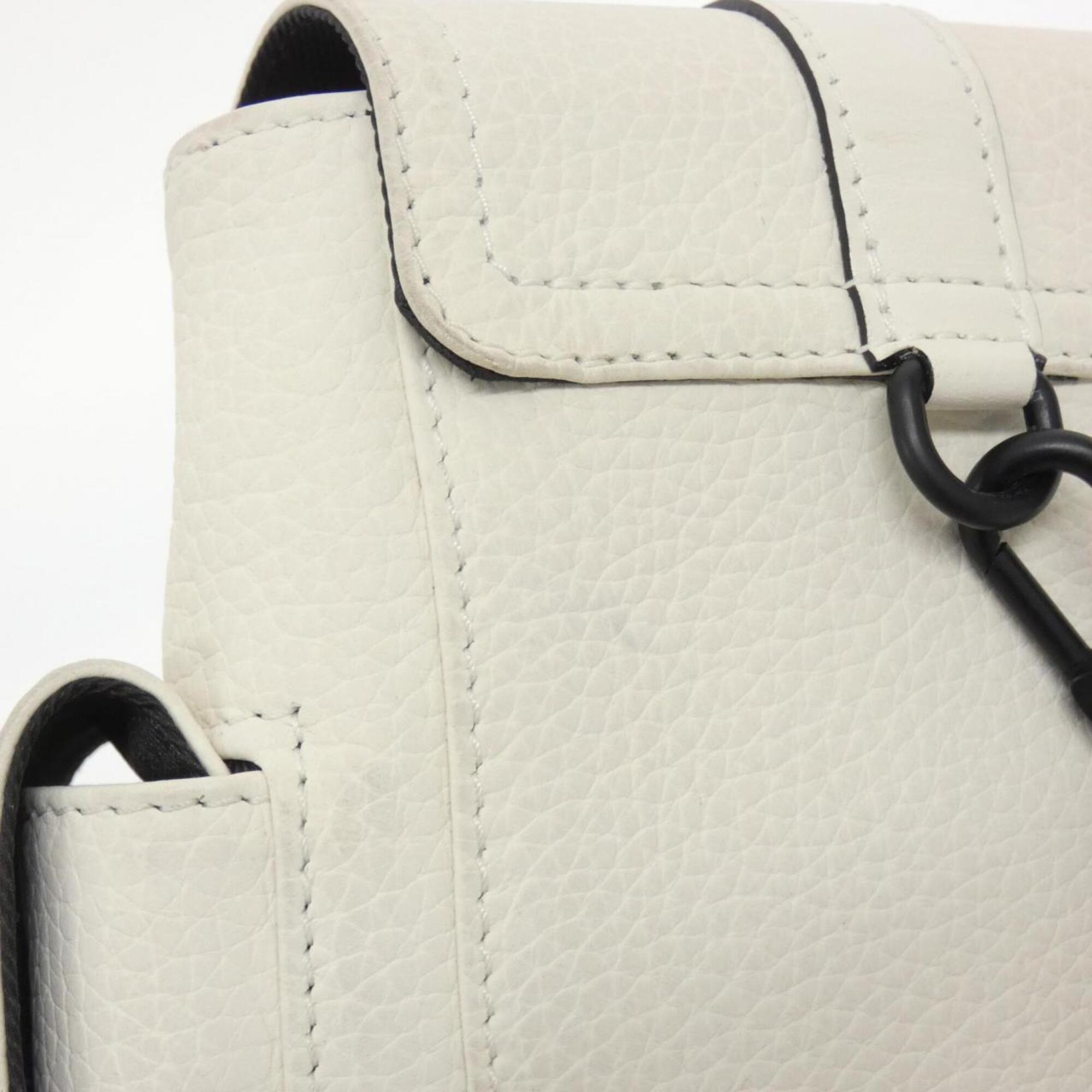Louis Vuitton Blanc Shoulder Bag (Pre-Owned)