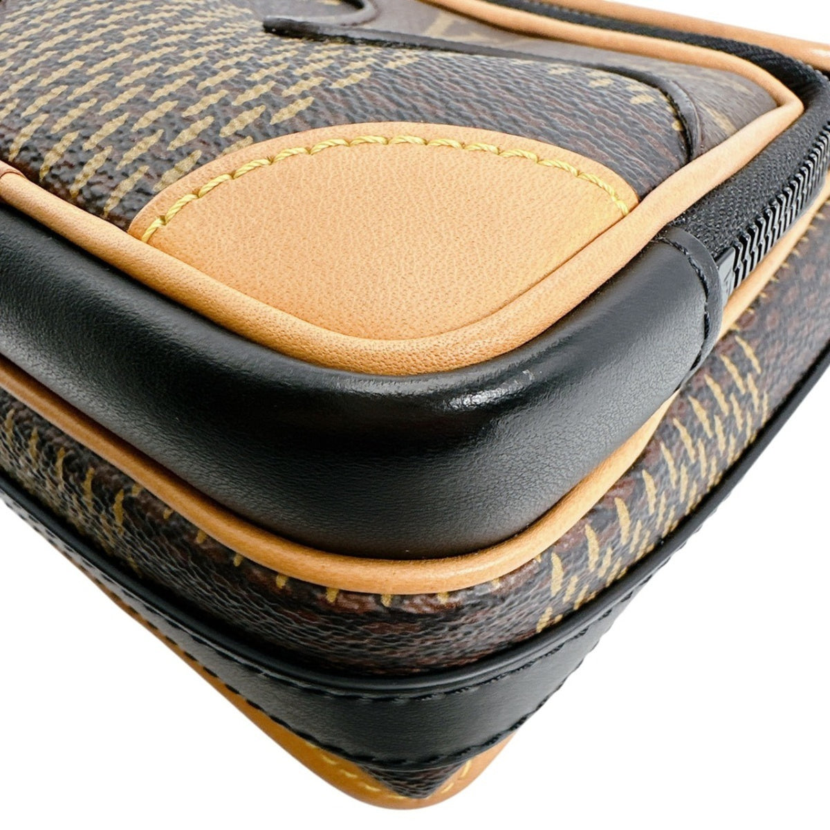Louis Vuitton Brown Damier Canvas Messenger Bag (Pre-Owned)