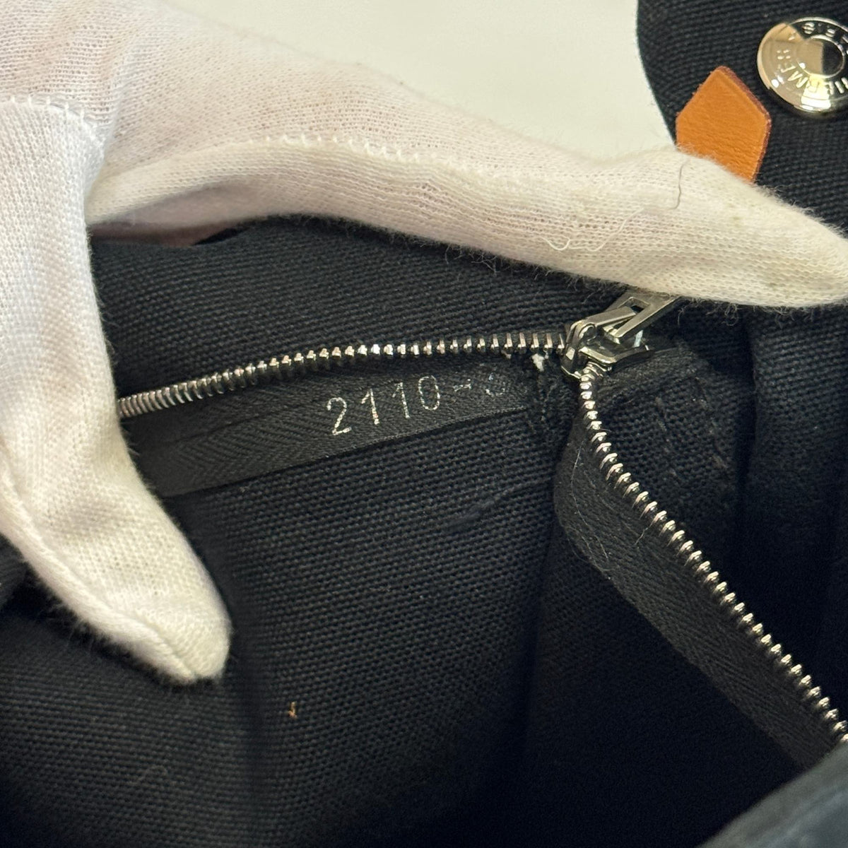 Hermes Black Canvas Shoulder Bag (Pre-Owned)