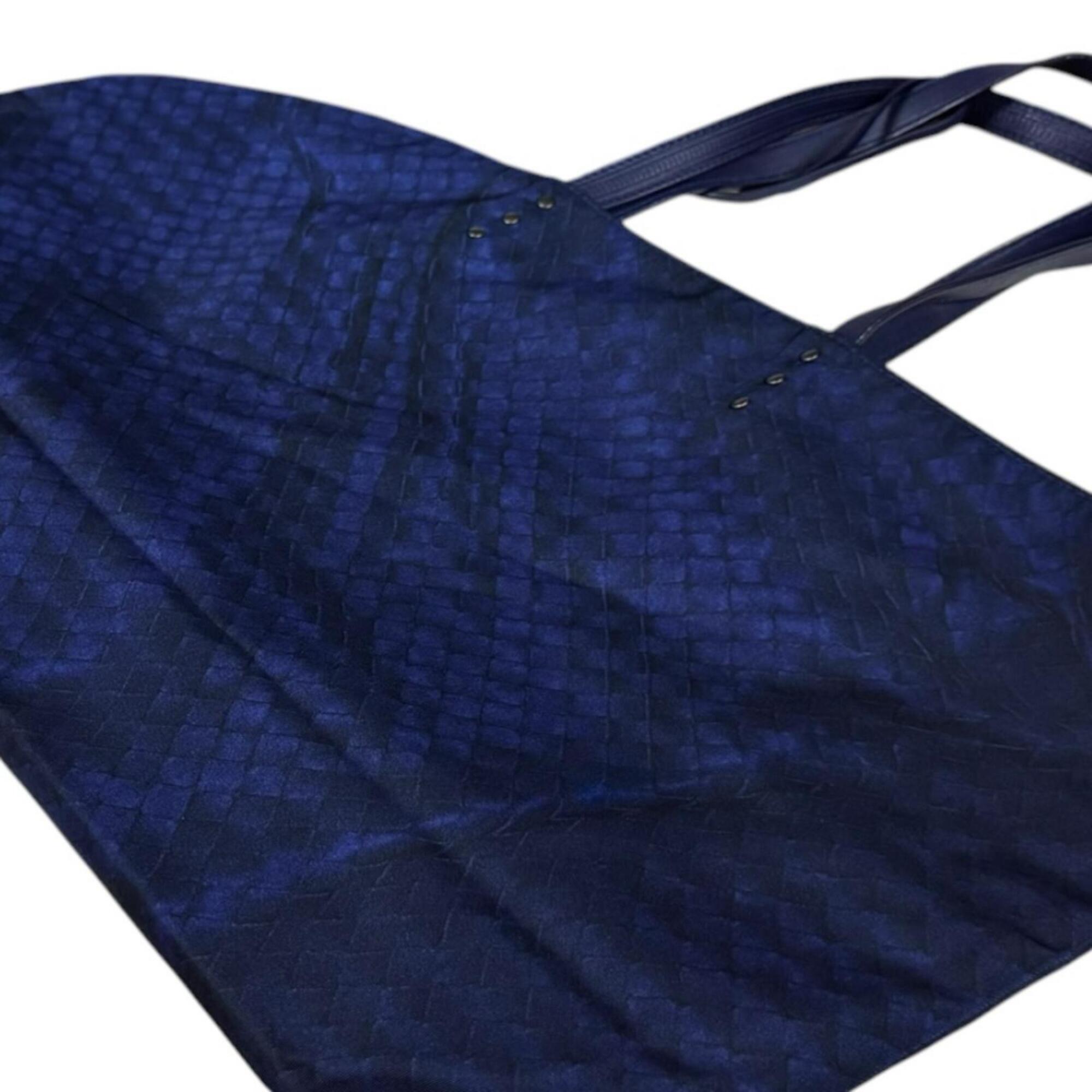 Bottega Veneta Navy Nylon Handbag Tote Bag (Pre-Owned)