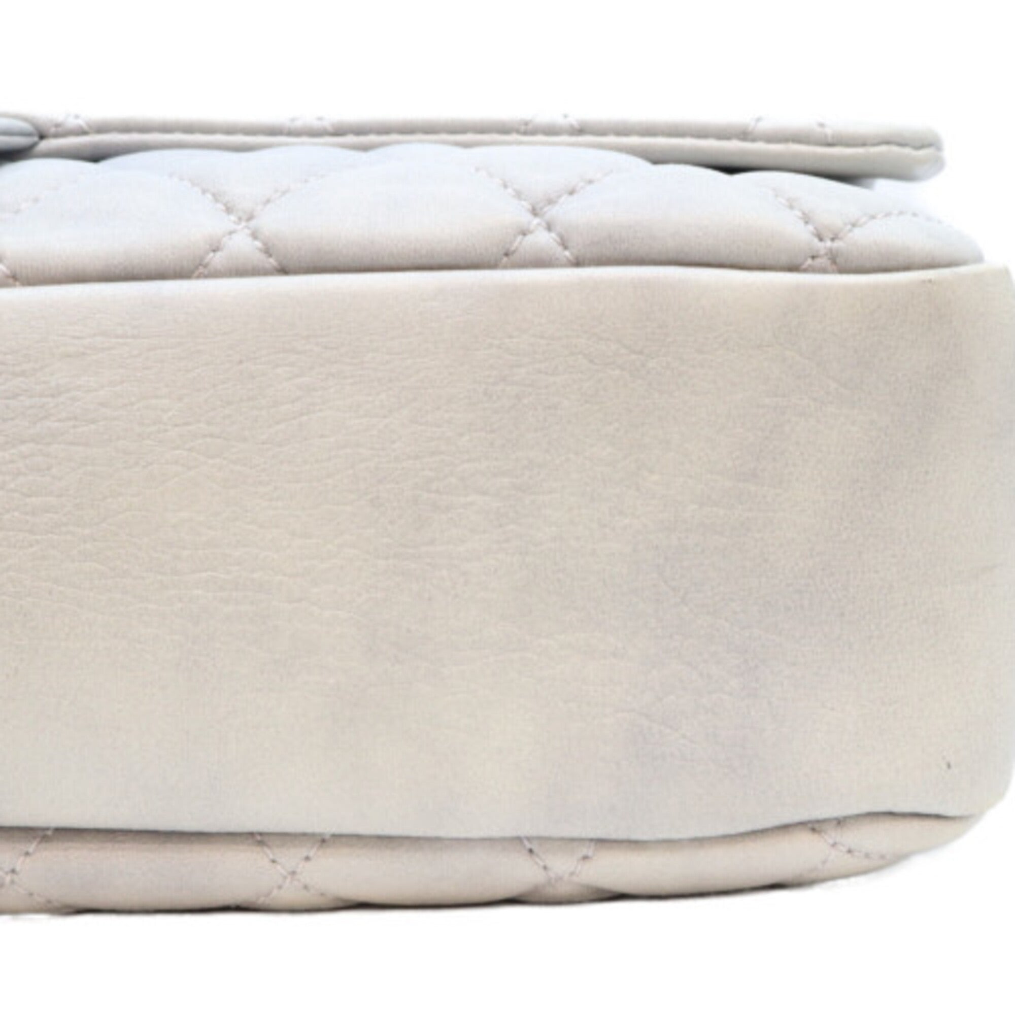 Chanel Gray Leather Shoulder Bag (Pre-Owned)
