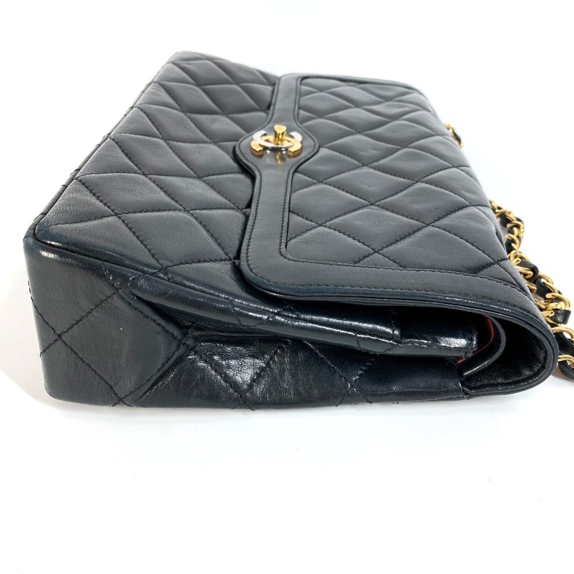 Chanel Black Leather Shoulder Bag (Pre-Owned)