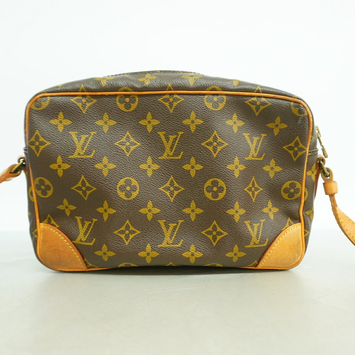 Louis Vuitton Brown Shoulder Bag (Pre-Owned)