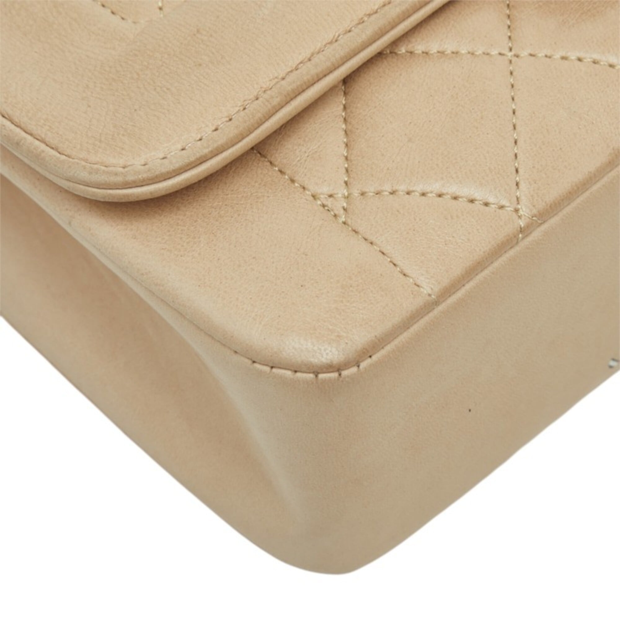 Chanel Beige Leather Shoulder Bag (Pre-Owned)