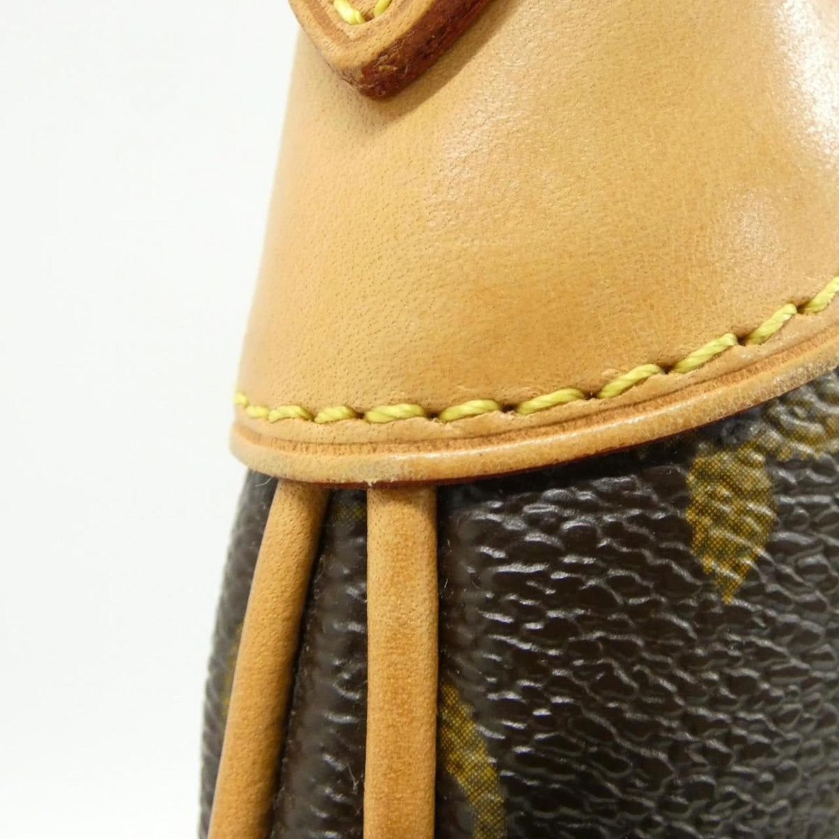 Louis Vuitton Marron Coated Canvas Shoulder Bag (Pre-Owned)