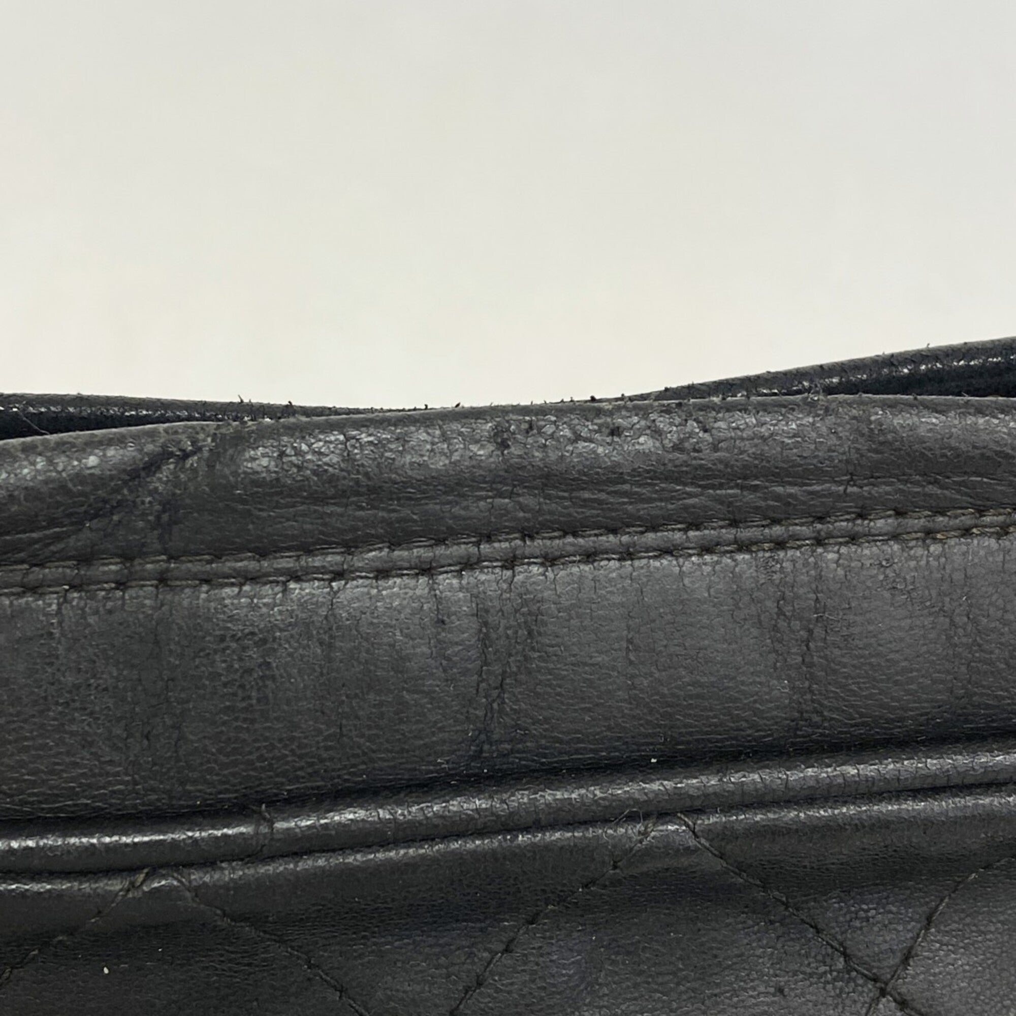 Chanel Black Leather Shoulder Bag (Pre-Owned)