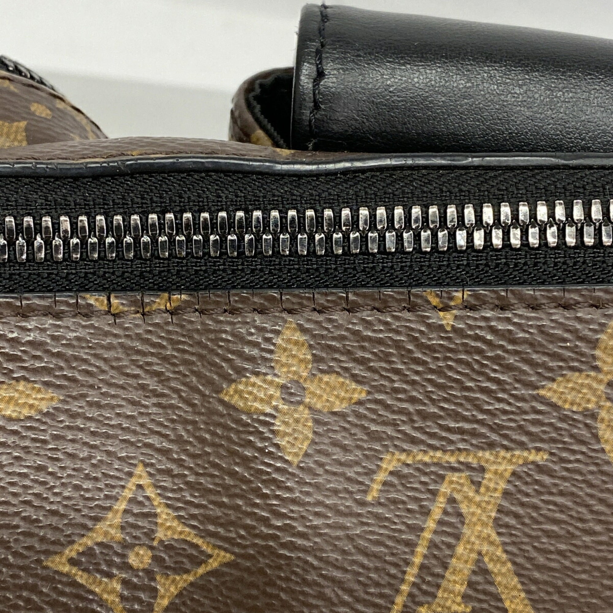 Louis Vuitton Black Brown Fanny Pack (Pre-Owned)