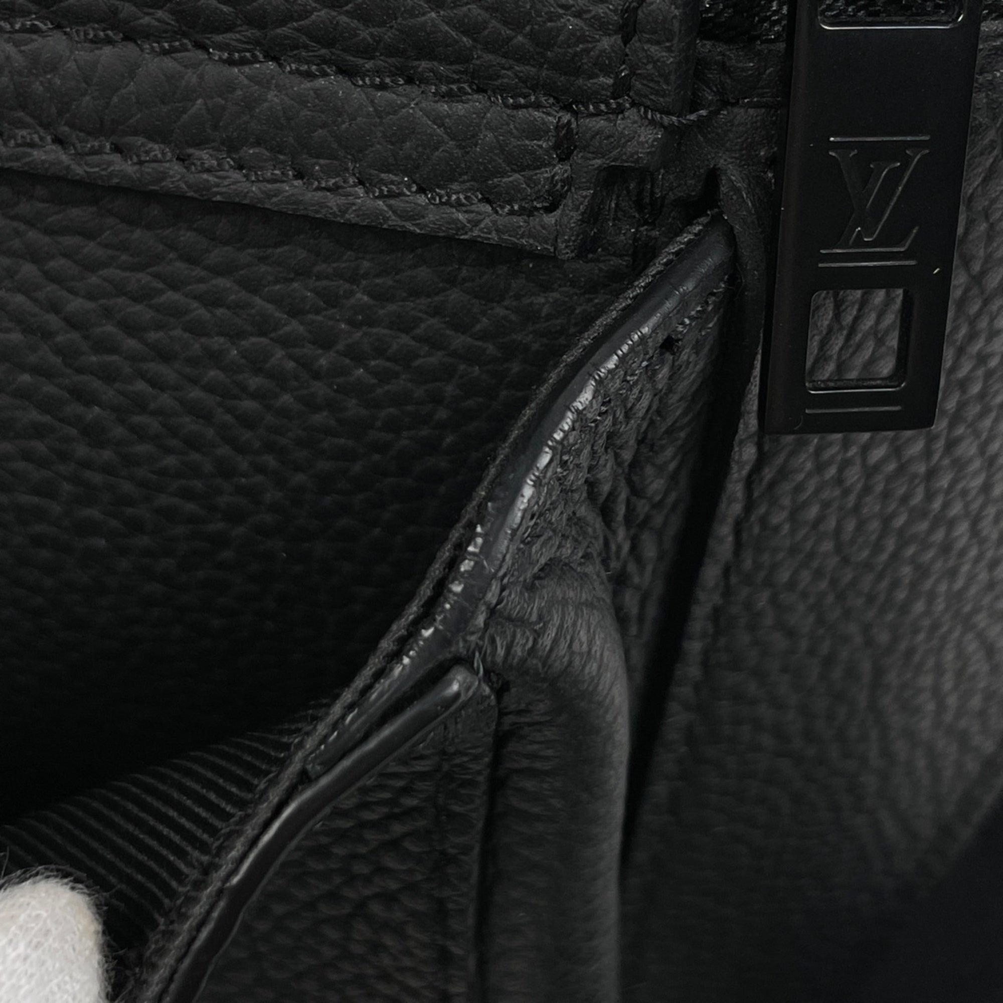 Louis Vuitton Black Noir Leather Shoulder Bag Sling Bag (Pre-Owned)