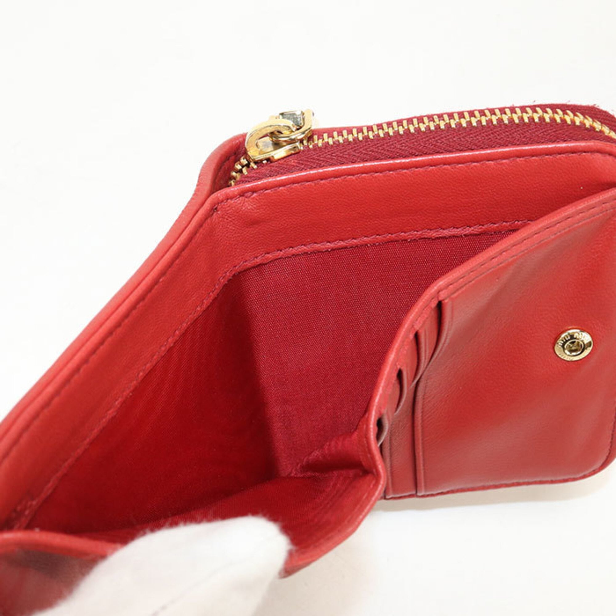 Miu Miu Red Color Leather Wallet (Bi-Fold) (Pre-Owned)