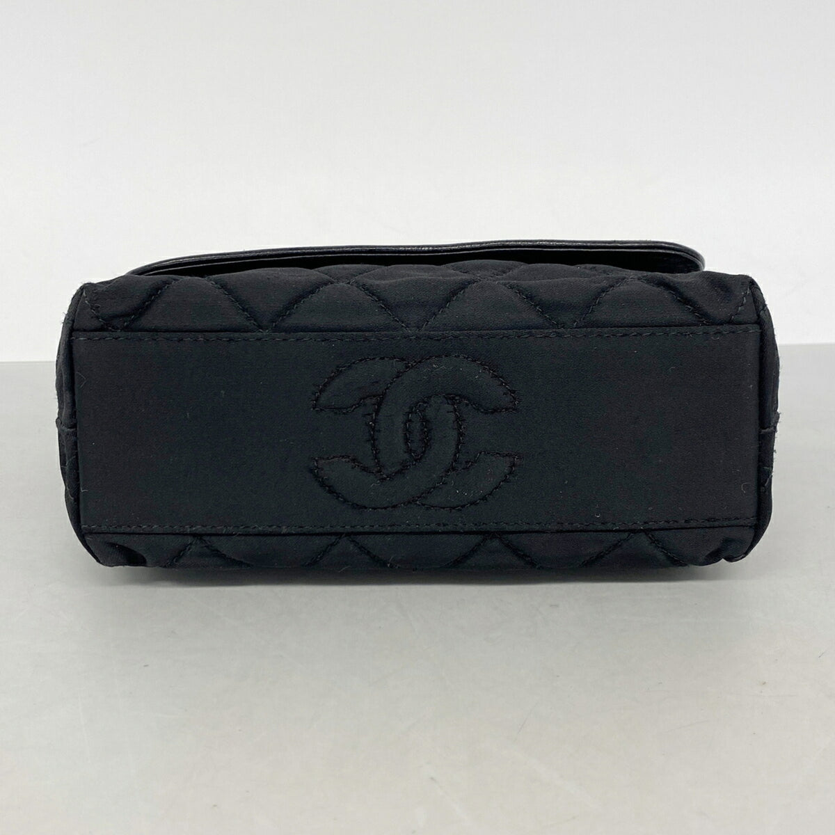 Chanel Black Nylon Shoulder Bag (Pre-Owned)