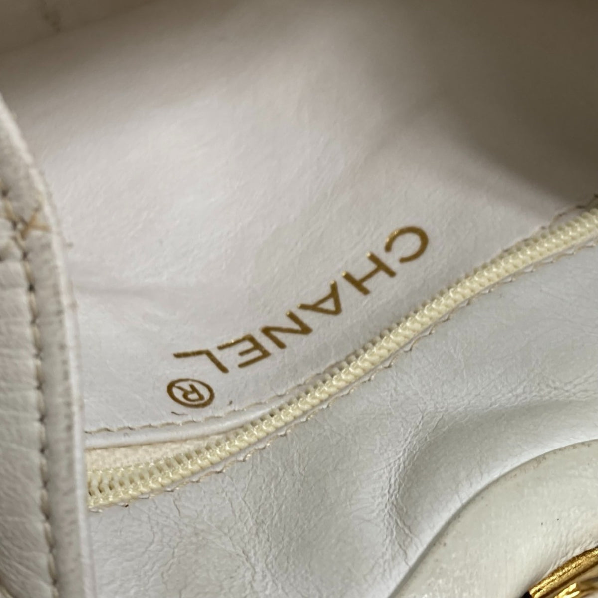 Chanel White Leather Fanny Pack (Pre-Owned)
