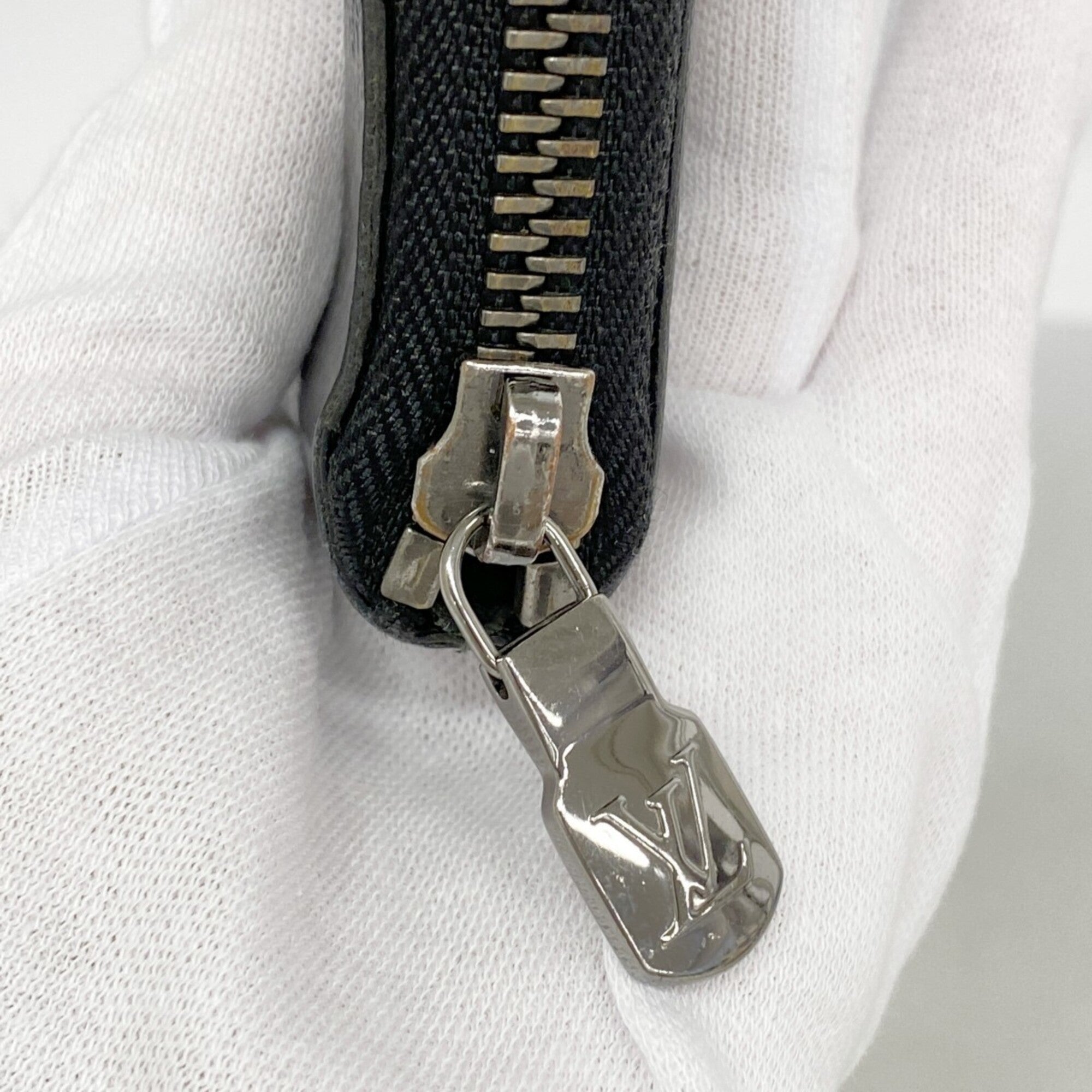 Louis Vuitton Black Long Wallet (Bi-Fold) (Pre-Owned)