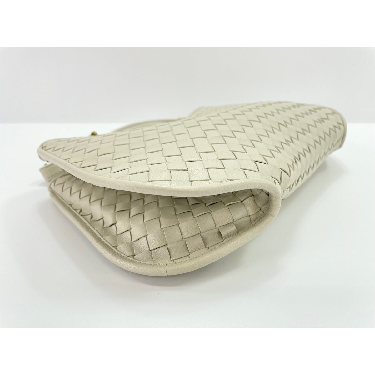 Bottega Veneta White Handbag (Pre-Owned)