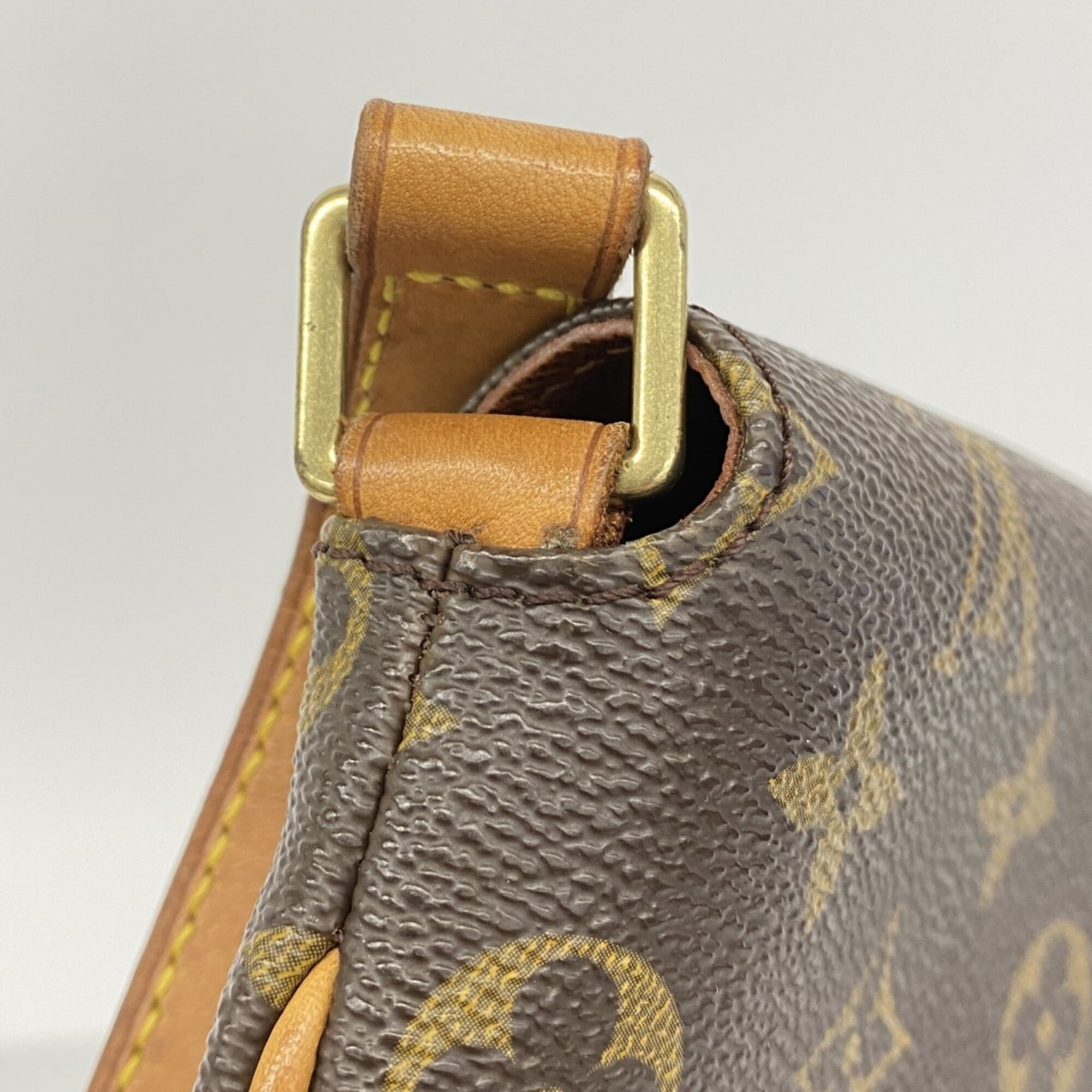Louis Vuitton Brown Shoulder Bag (Pre-Owned)