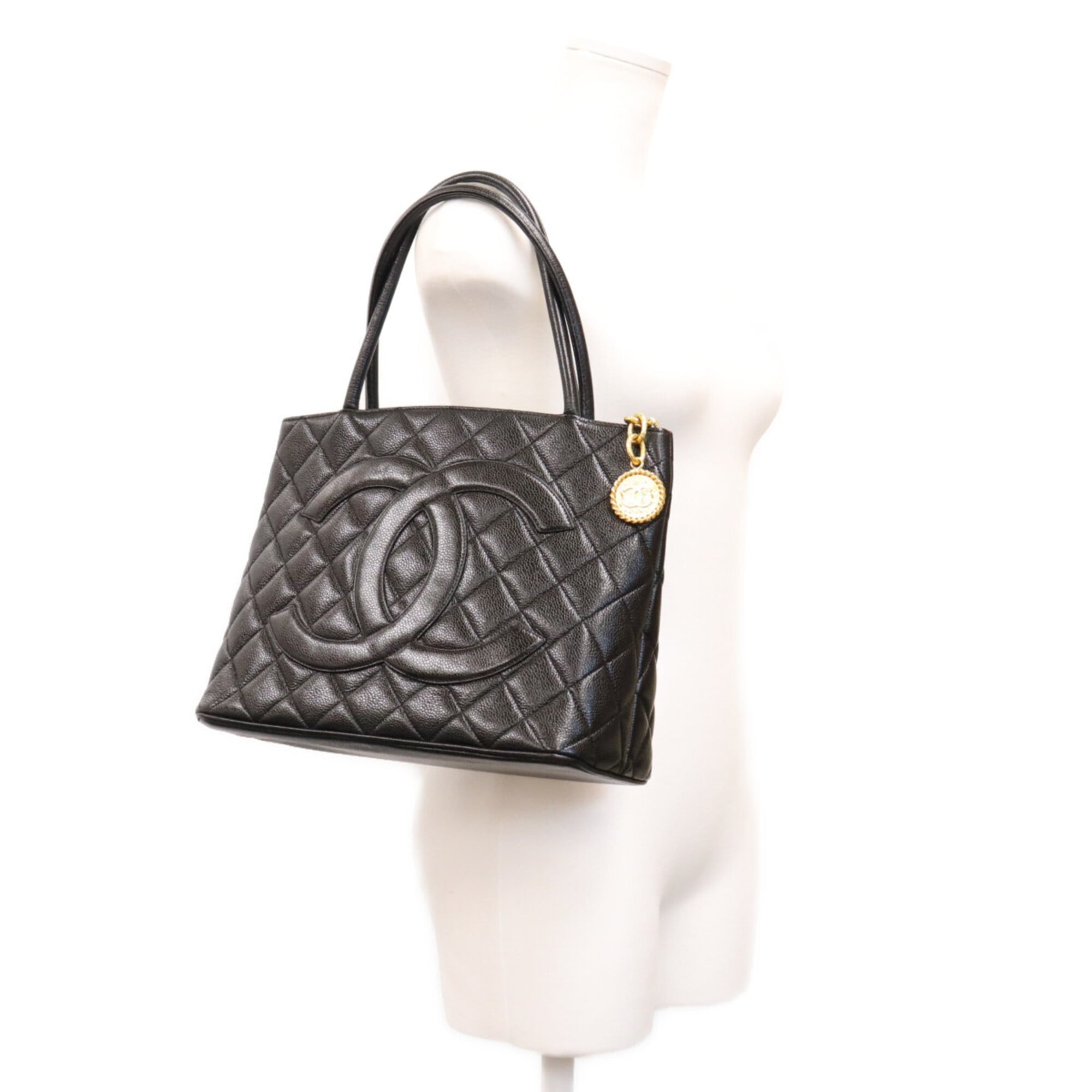 Chanel Black Grained Calfskin Tote Bag (Pre-Owned)
