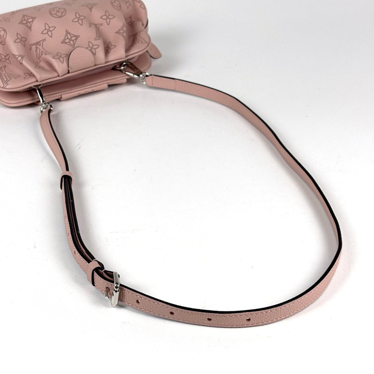 Louis Vuitton Magnolia Pink Monogram Mahina Leather Shoulder Bag (Pre-Owned)