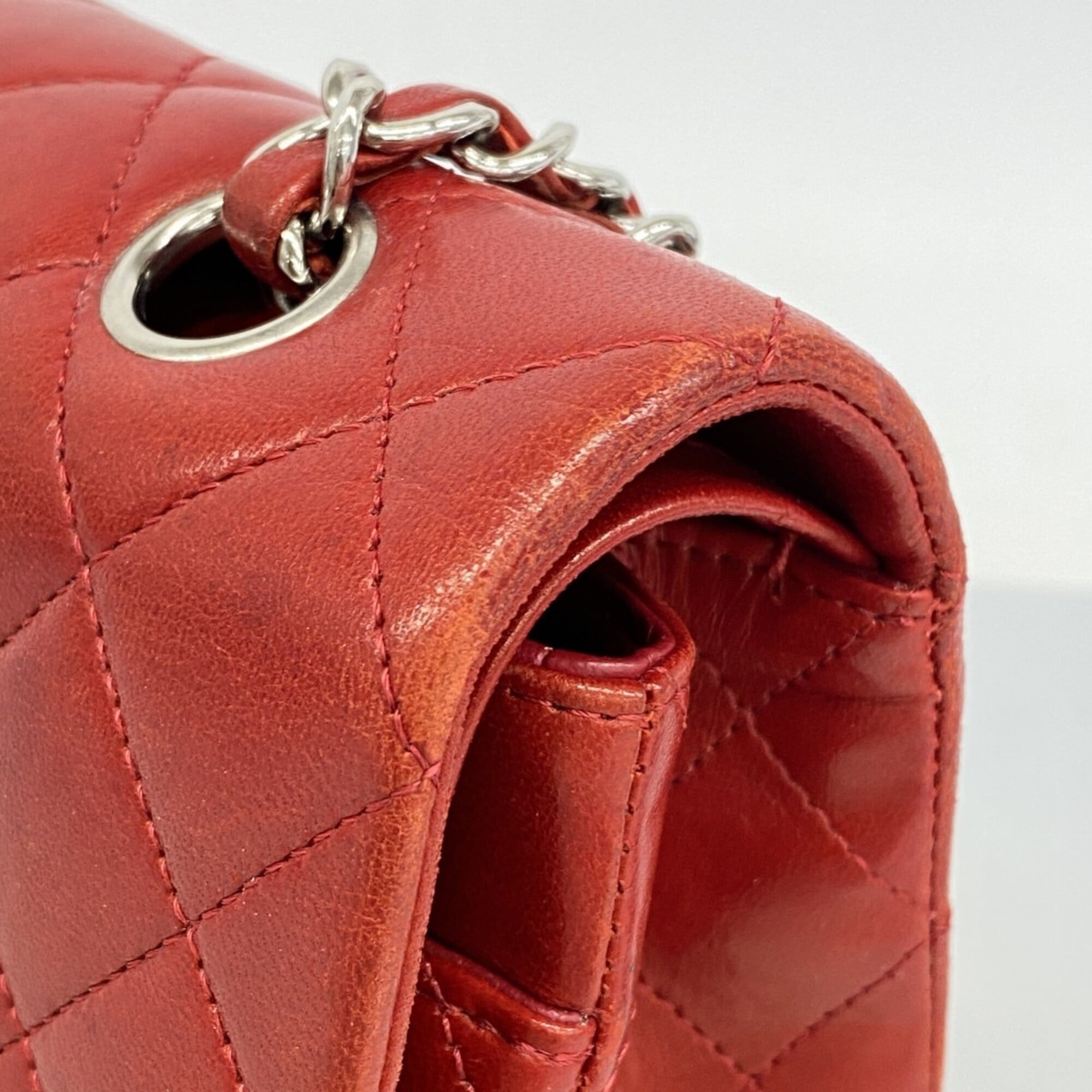 Chanel Red Color Leather Shoulder Bag (Pre-Owned)