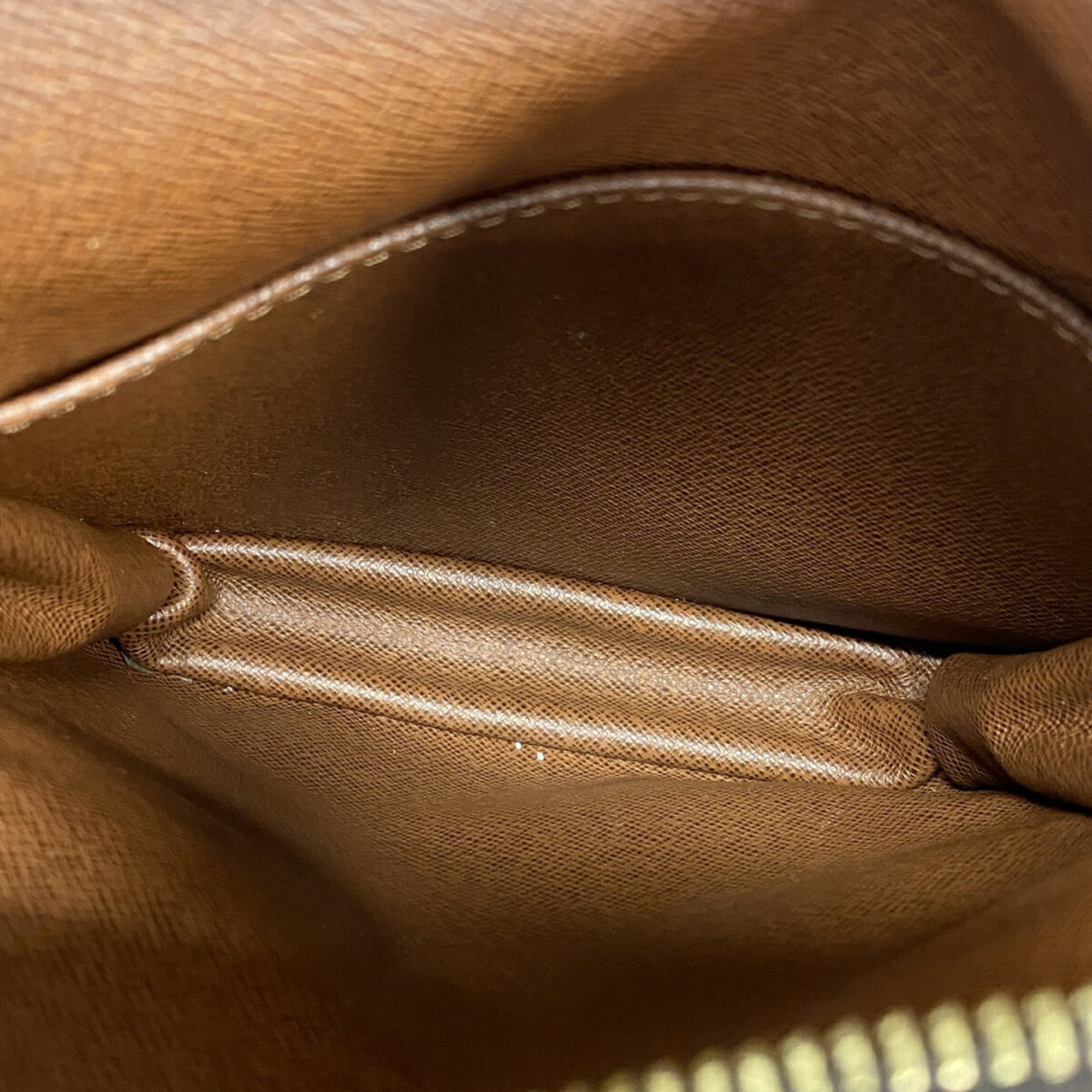 Louis Vuitton Brown Shoulder Bag (Pre-Owned)