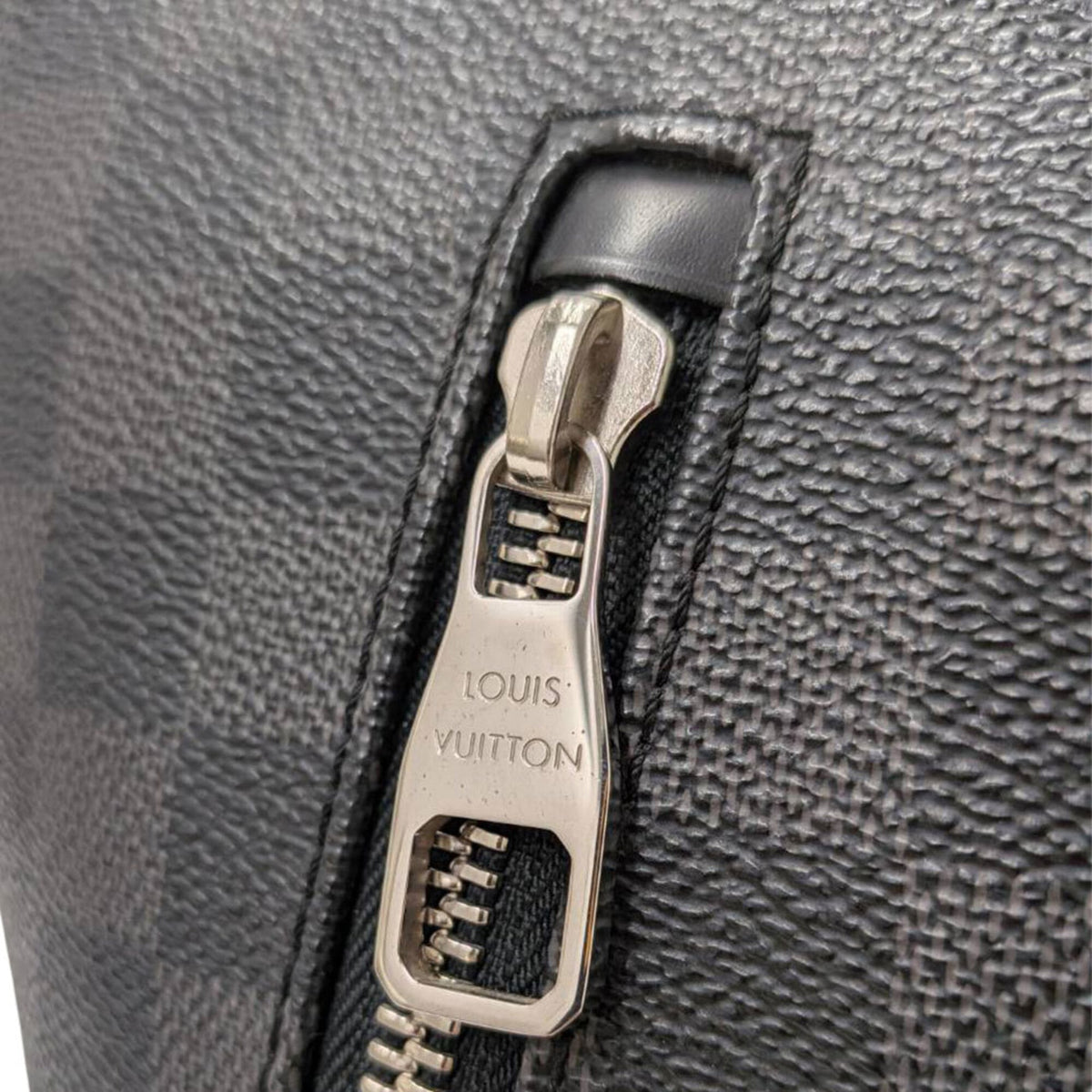 Louis Vuitton Black Damier Graphite White Damier Graphite Handbag Shoulder Bag (Pre-Owned)